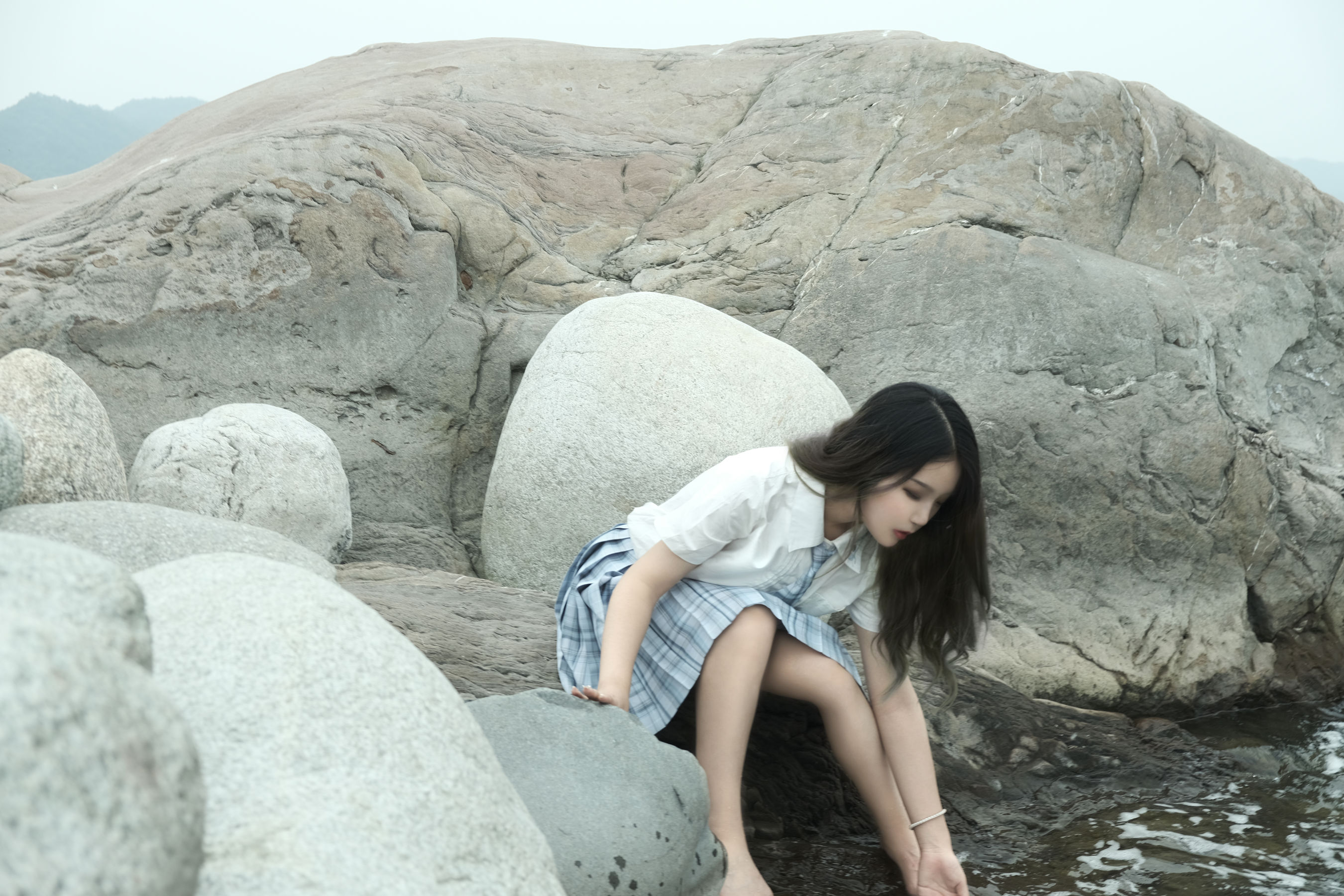 [福利COS] eloise软软 - 河边JK第3张