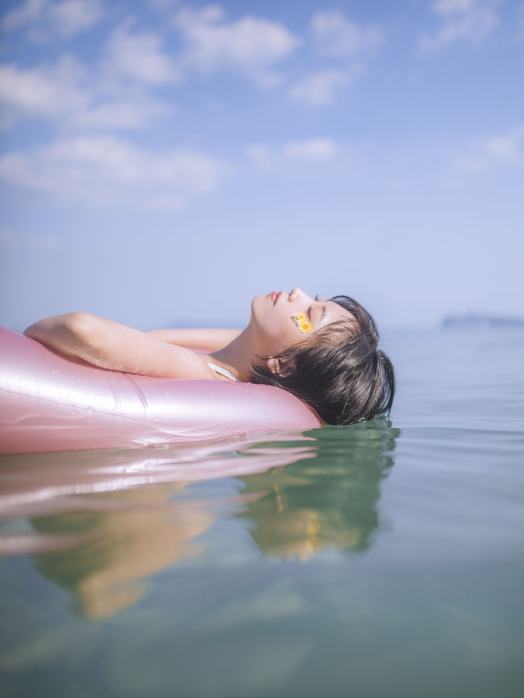 [福利COS] 次元少女念雪ww - 白色泳衣第1张