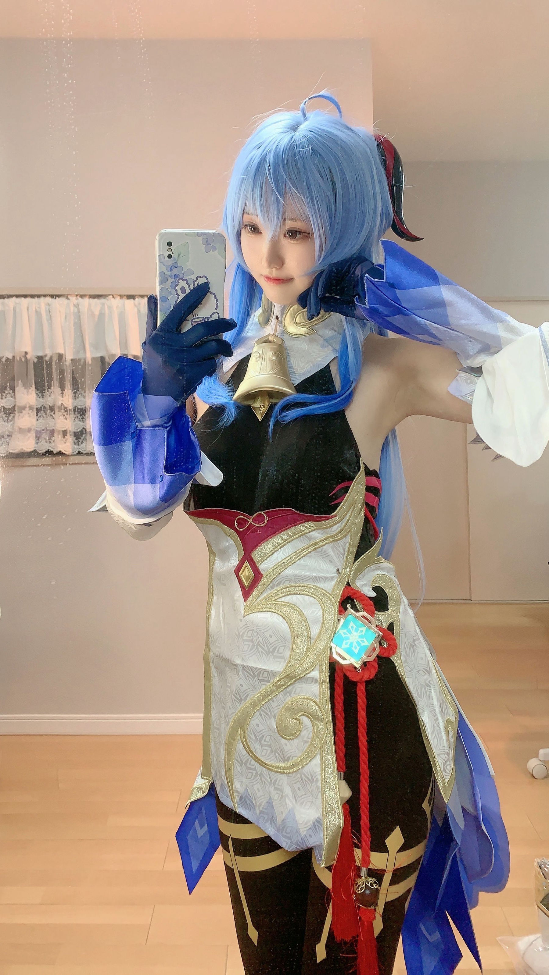 [福利COS] 千阳(ちよ) - 甘雨对镜拍第3张