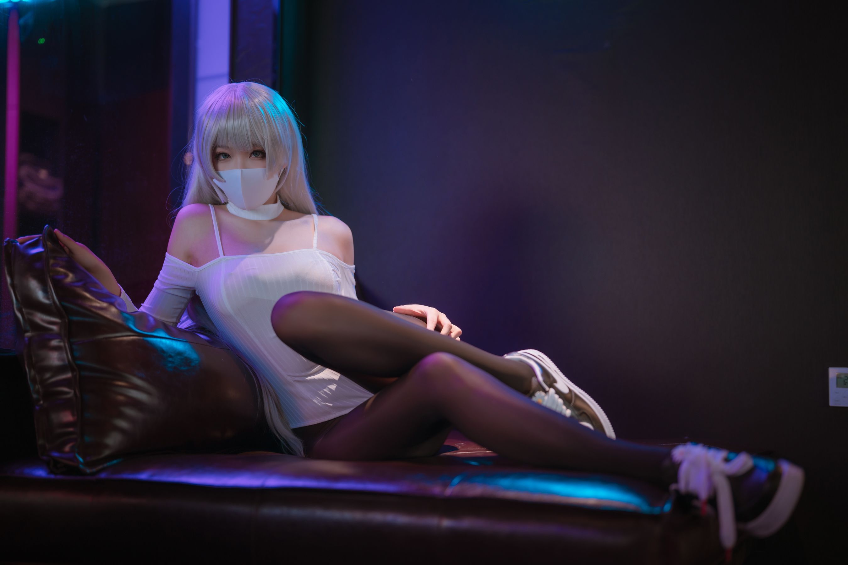 [福利COS] 轩萧学姐 - 高开叉运动鞋 茑第13张