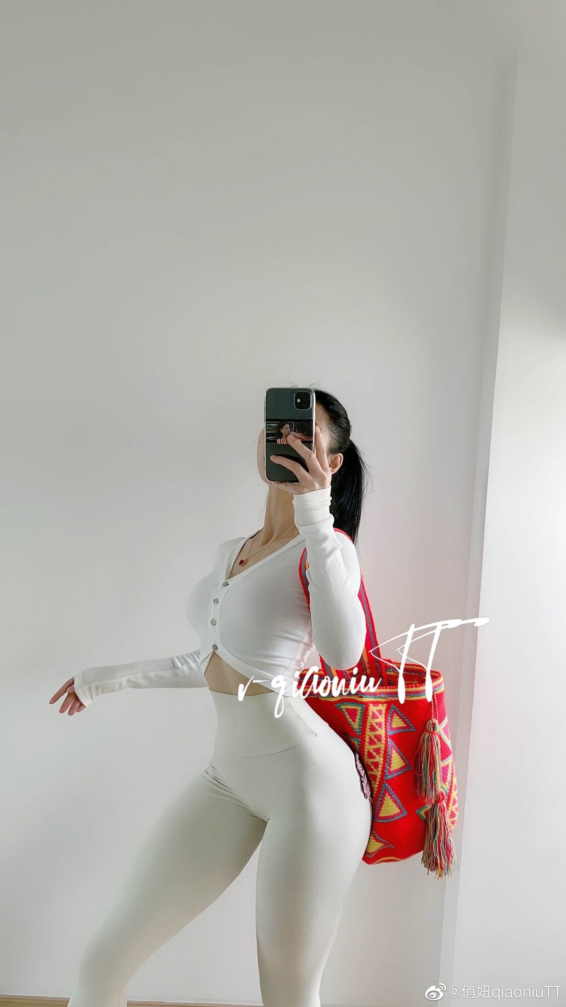 [福利COS] 俏妞qiaoniuTT - 丝袜长腿翘臀 视图合集第23张