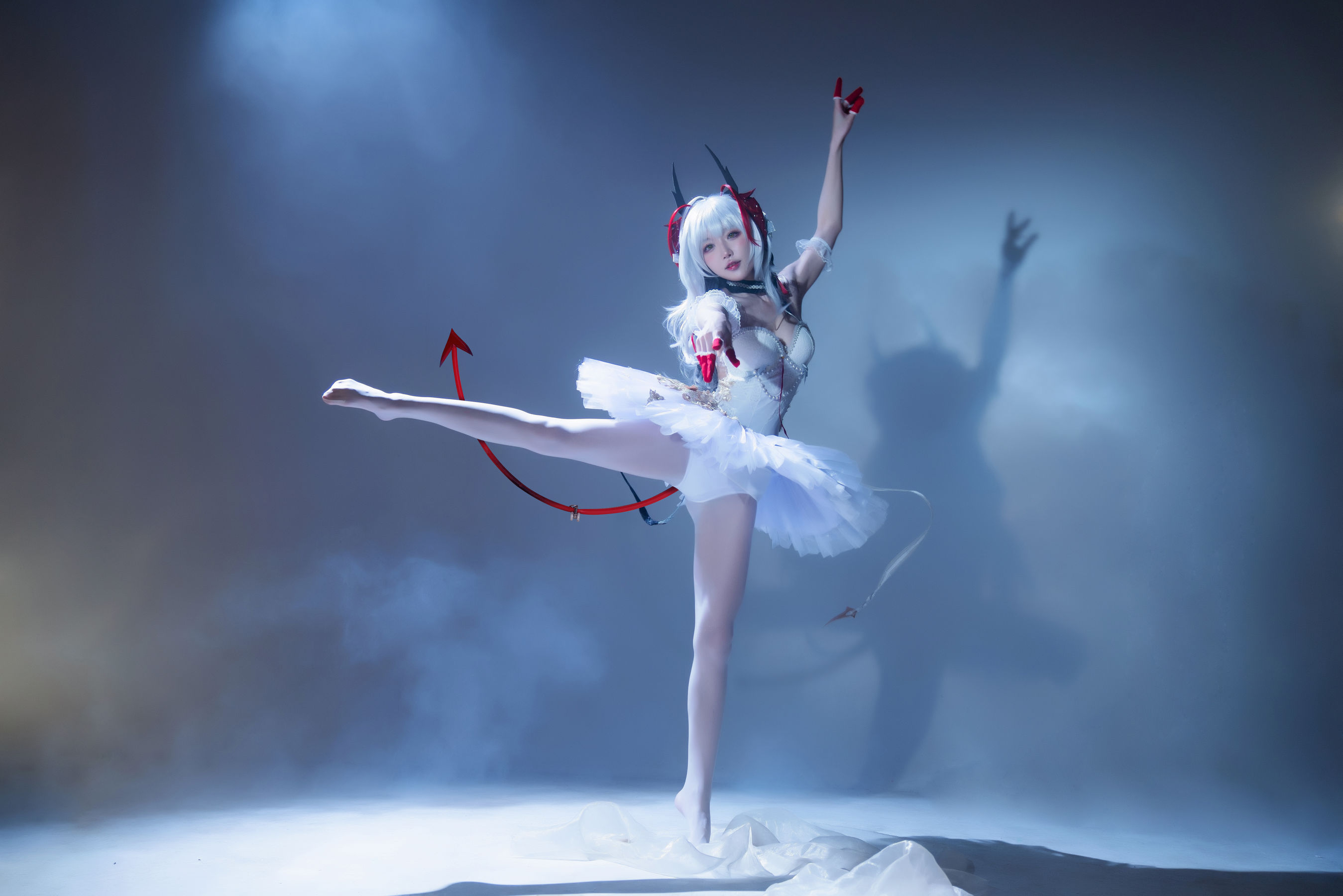 [福利COS] 动漫博主阿包也是兔娘 - 明日方舟 芭蕾第3张