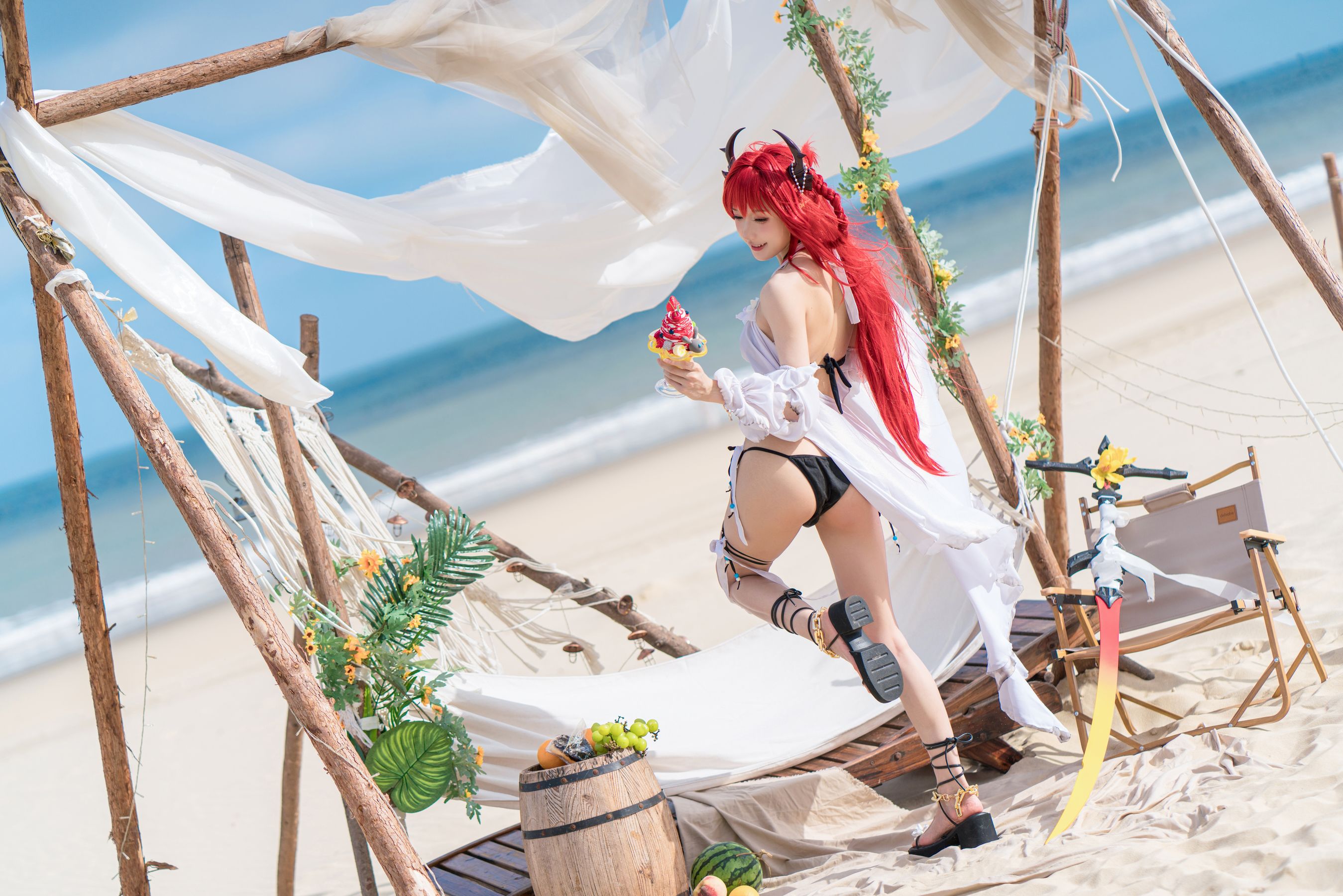 [福利COS] 动漫博主阿包也是兔娘 - 明日方舟 史尔特尔泳装第5张