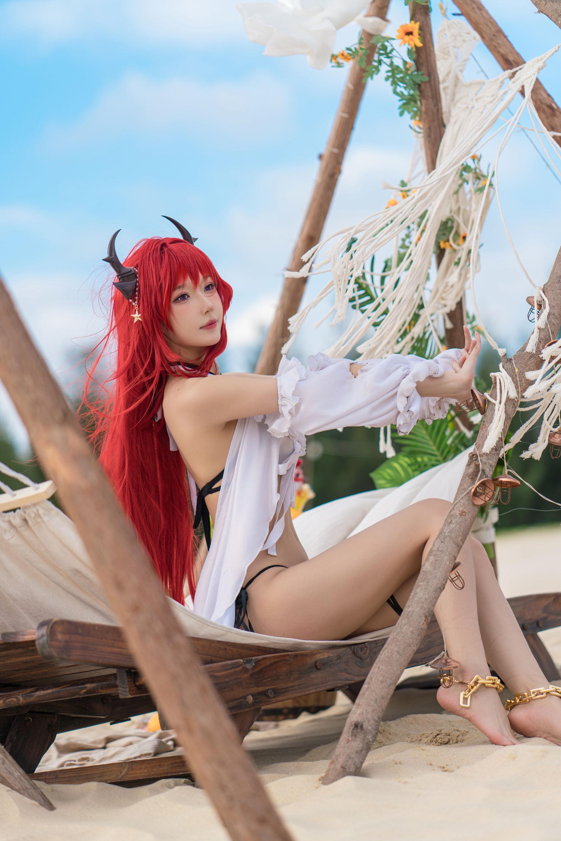 [福利COS] 动漫博主阿包也是兔娘 - 明日方舟 史尔特尔泳装第9张