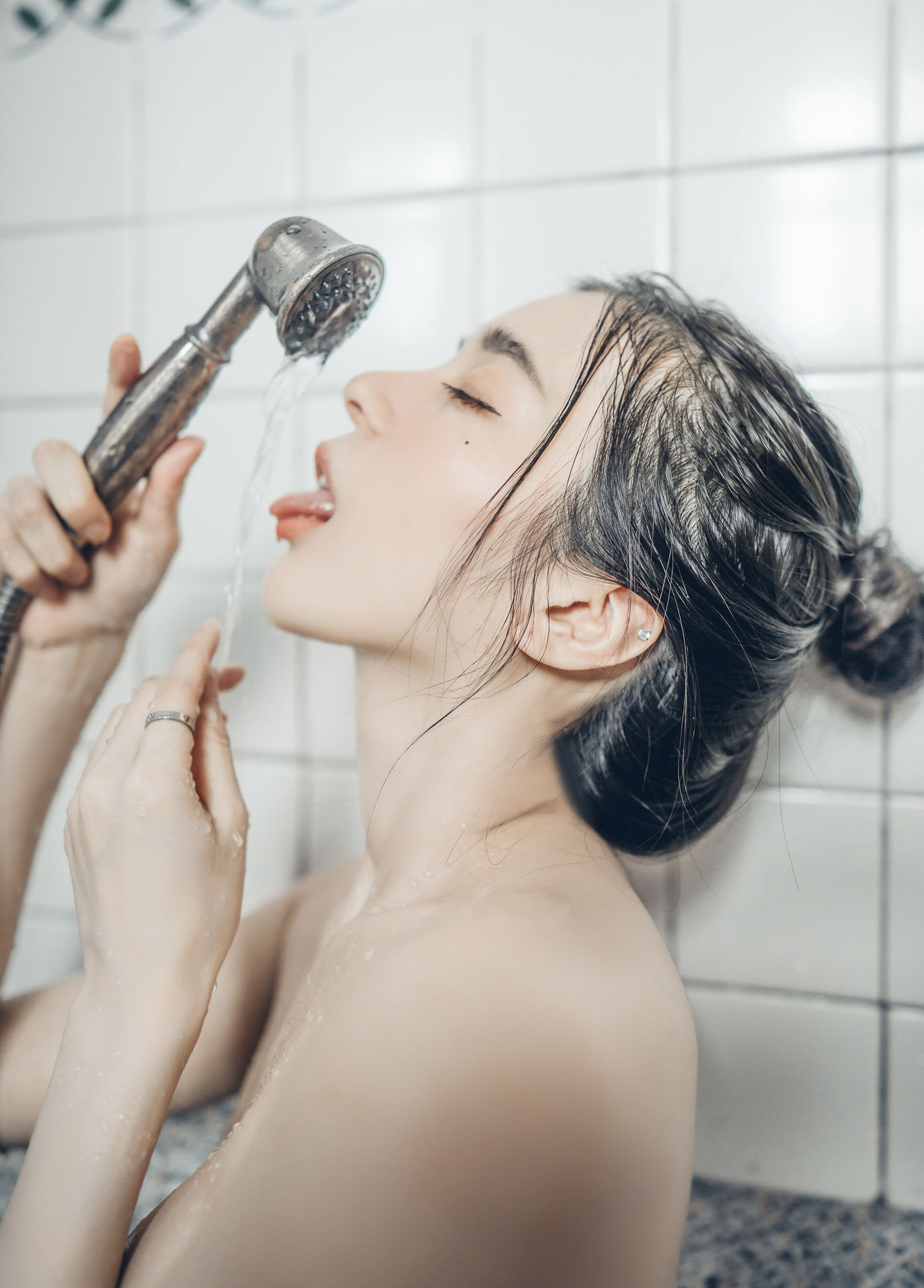 [福利COS] 辰辰 - 浴室里的天使第16张