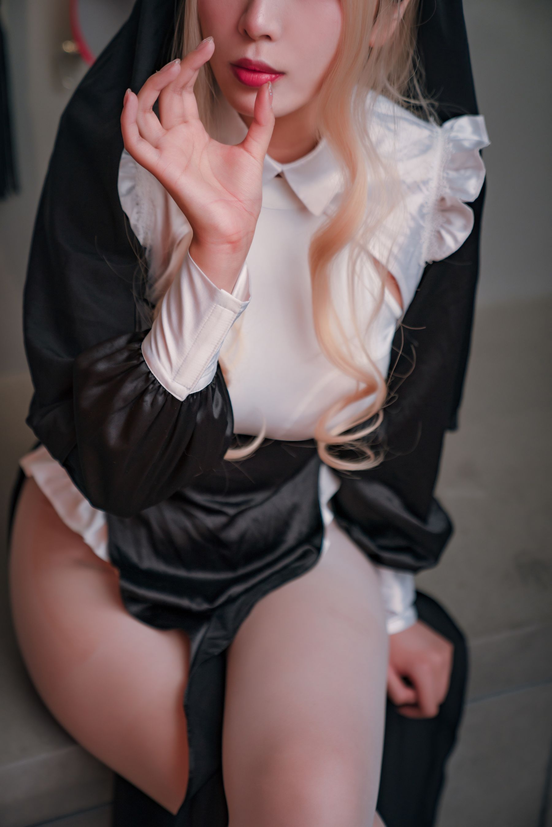 [福利COS] 轩萧学姐 - 修女第2张