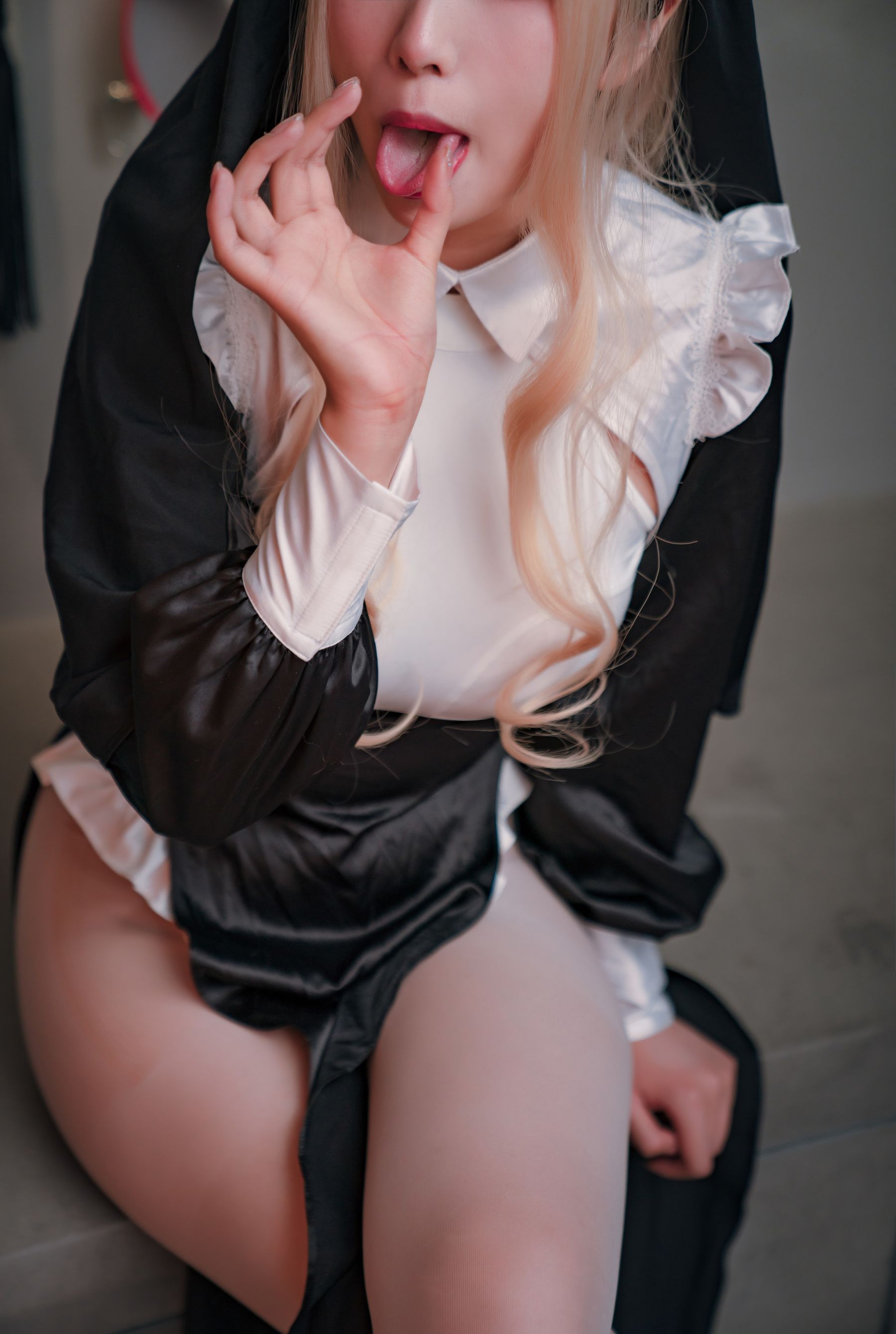 [福利COS] 轩萧学姐 - 修女第3张