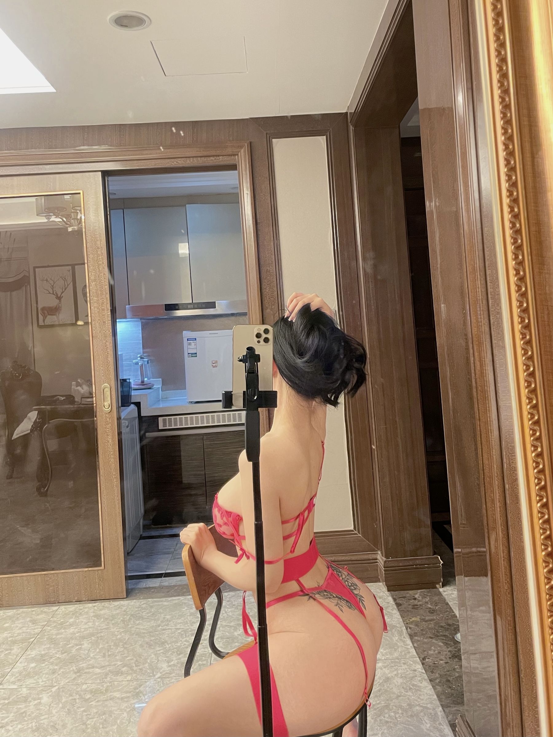 [福利COS] 美臀女神左公子666 微密圈VIP付费私拍美照合集2第1张