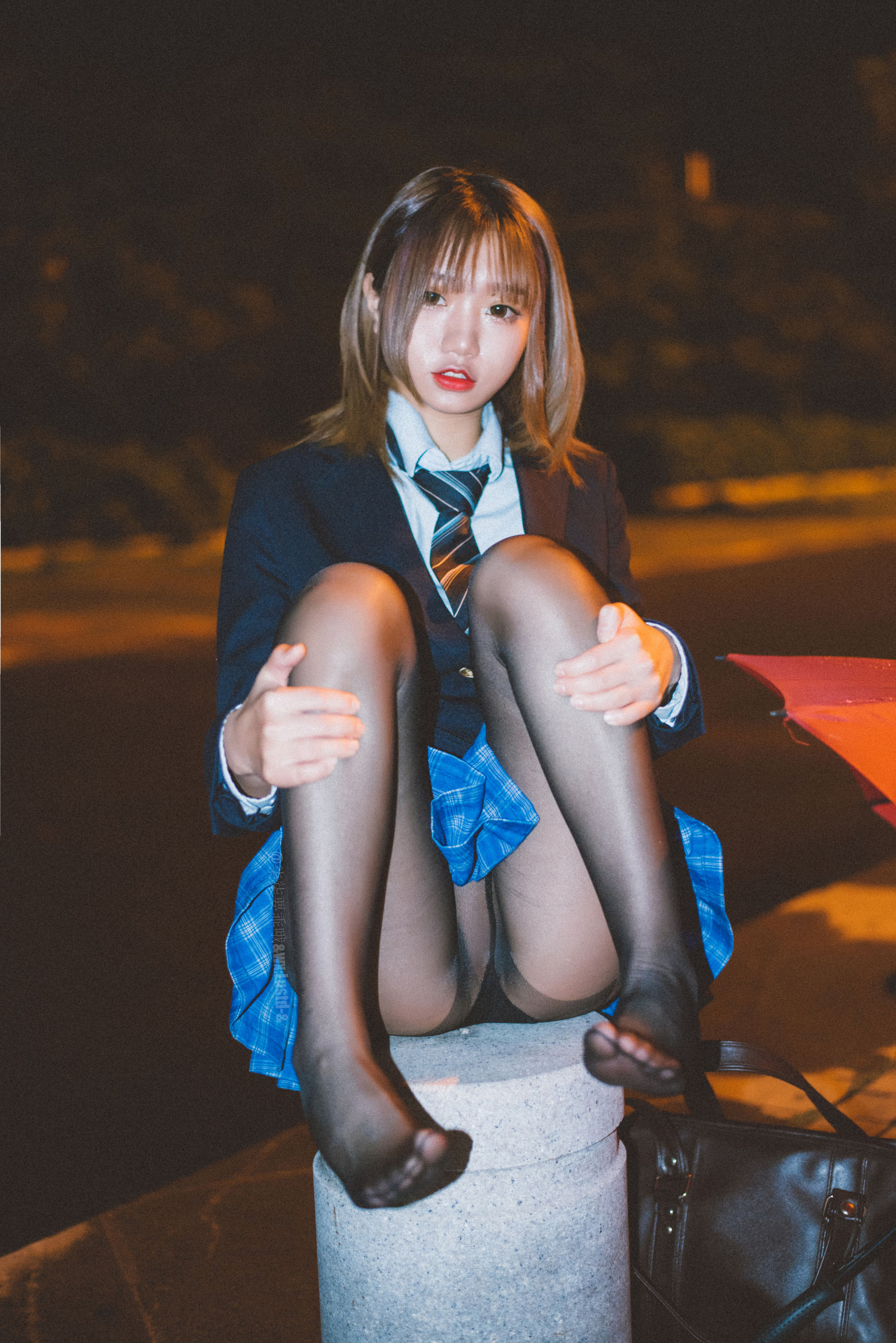 [福利COS] 动漫博主柒柒要乖哦 - 深夜公园JK第1张