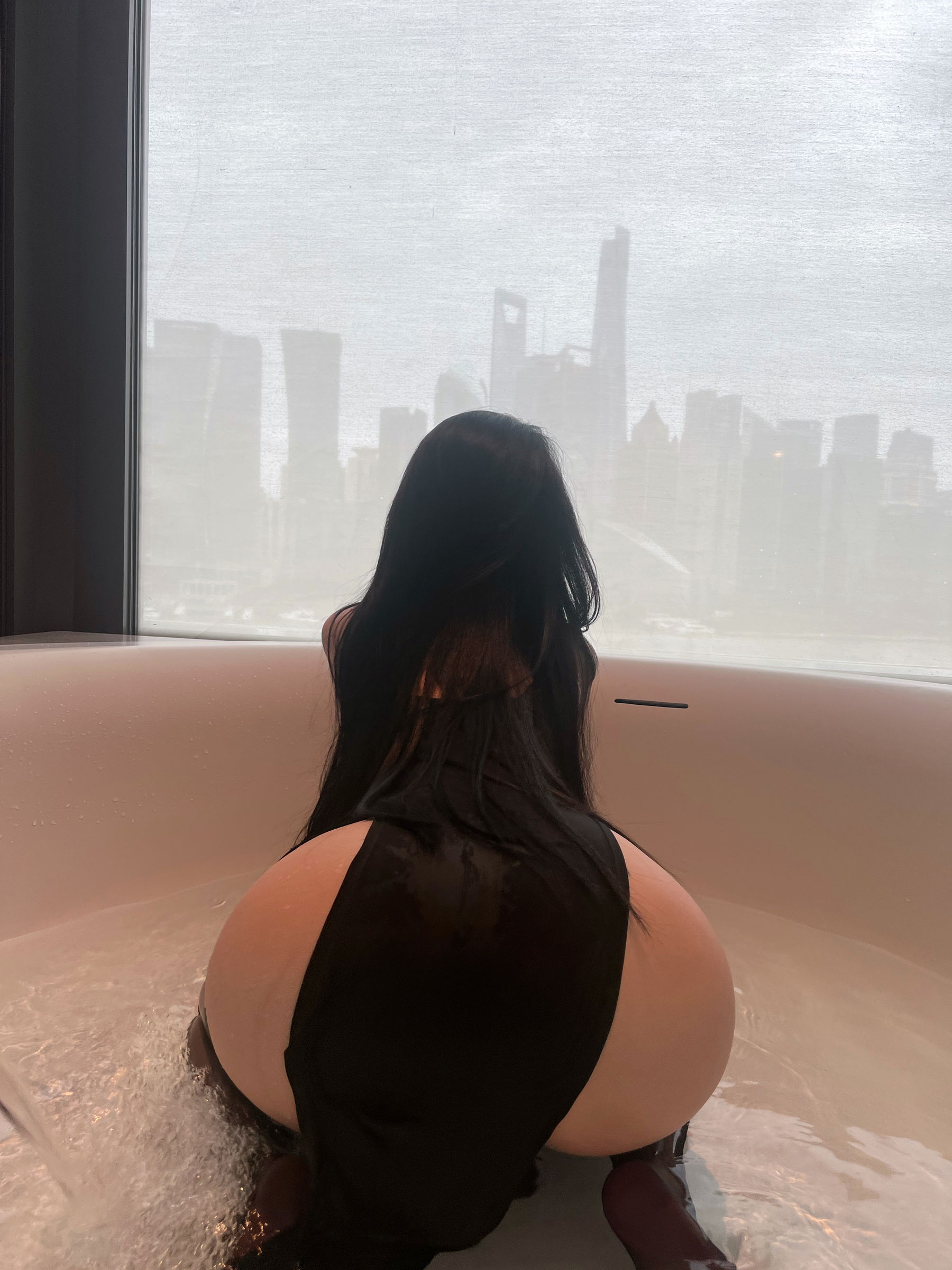 [福利COS] 美臀女神左公子666 - 遮不住的美臀第8张