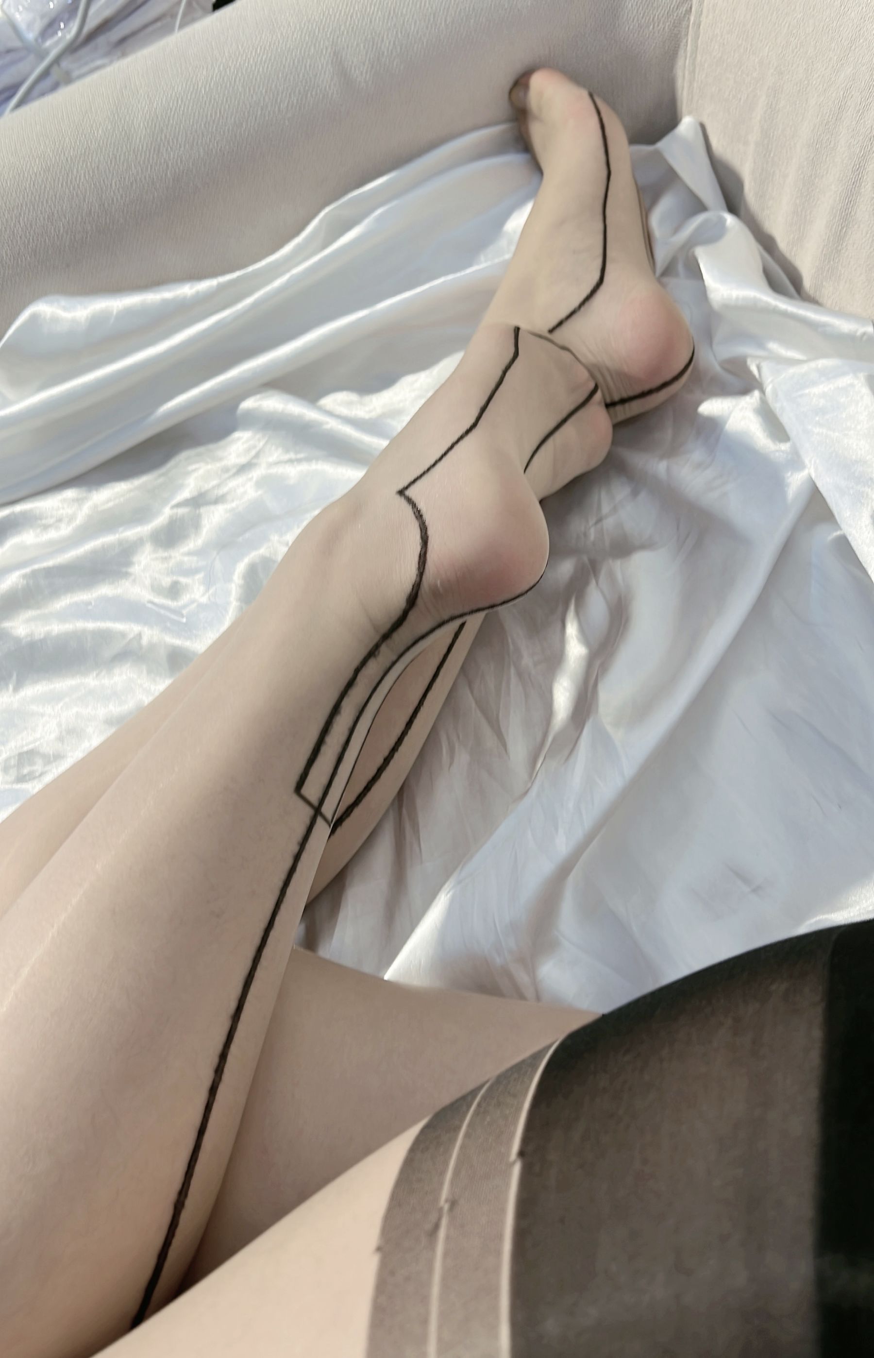 [福利COS] 陈佩奇yyyy - 灰色提袜第10张