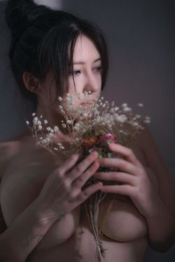 [福利COS] 网络红人樱晚gigi - 月光