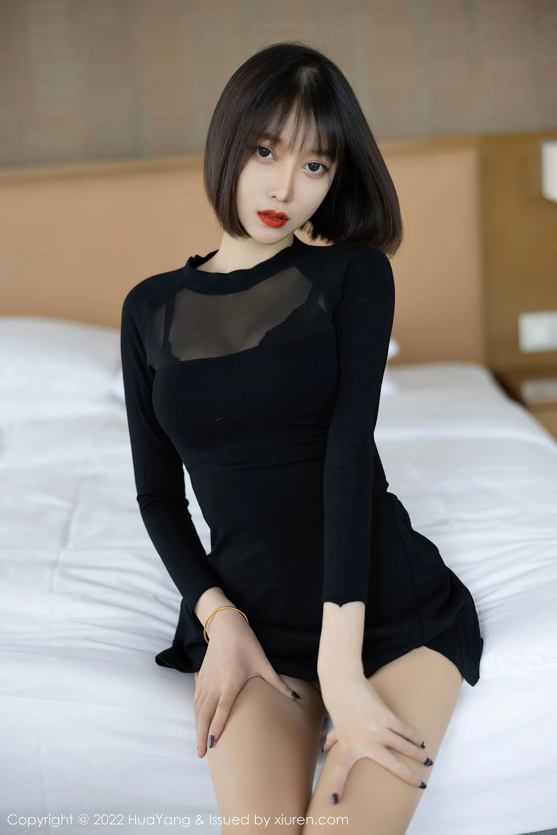 花漾 VOL.491 玥儿玥er 丝袜美腿性感短发美女写真第1张