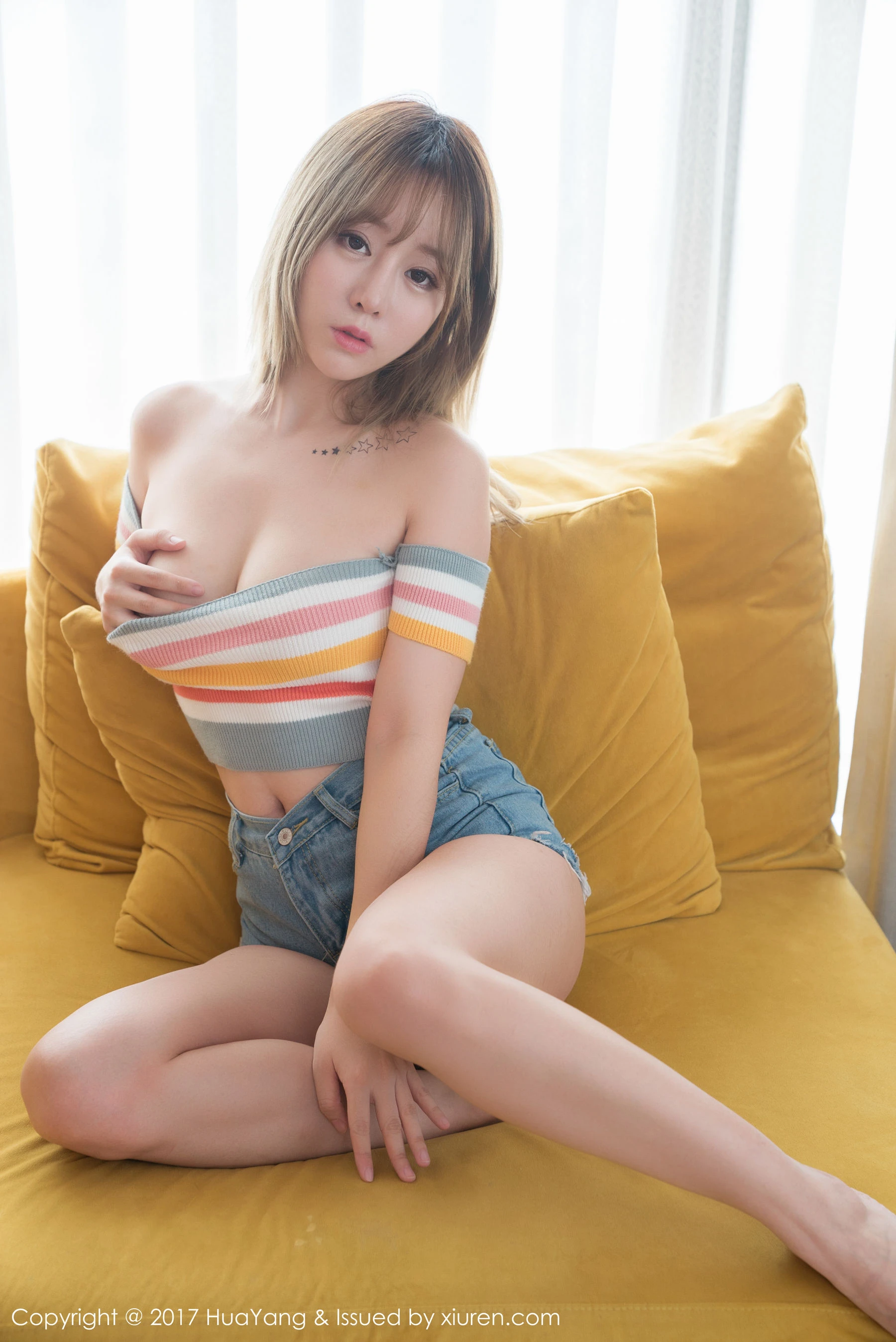 王雨纯《牛仔短裤、蕾丝死库水和护士装》 花漾Show Vol.005第3张