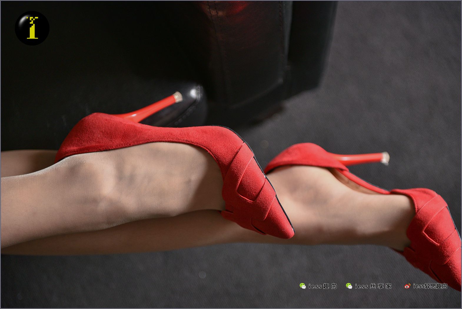 [IESS异思趣向] 普惠集 NO.011 暖暖 红色高跟鞋 在现浏览第14张