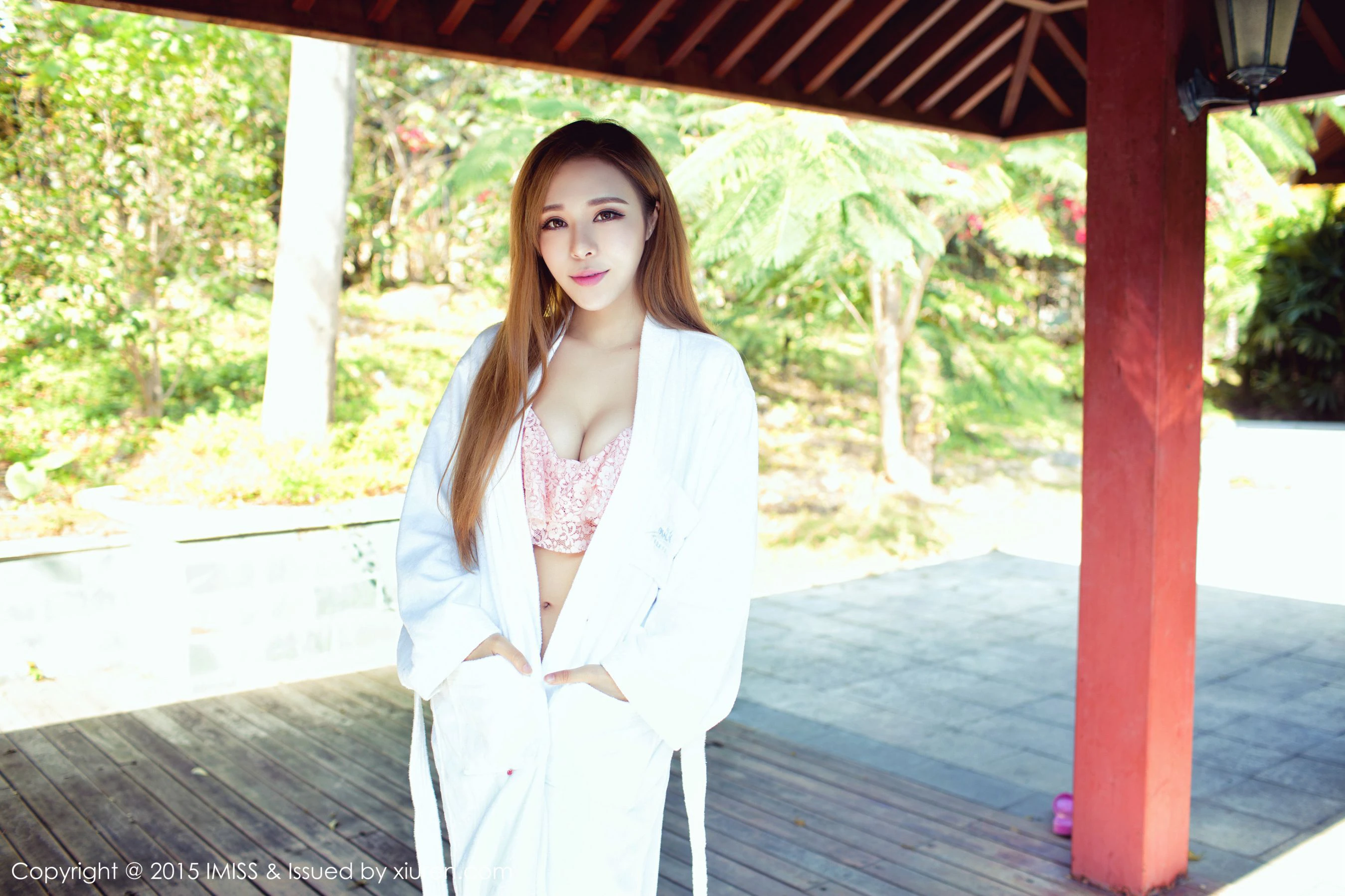 重庆美女游潇潇《旅拍套图》 爱蜜社IMiss Vol.047第2张