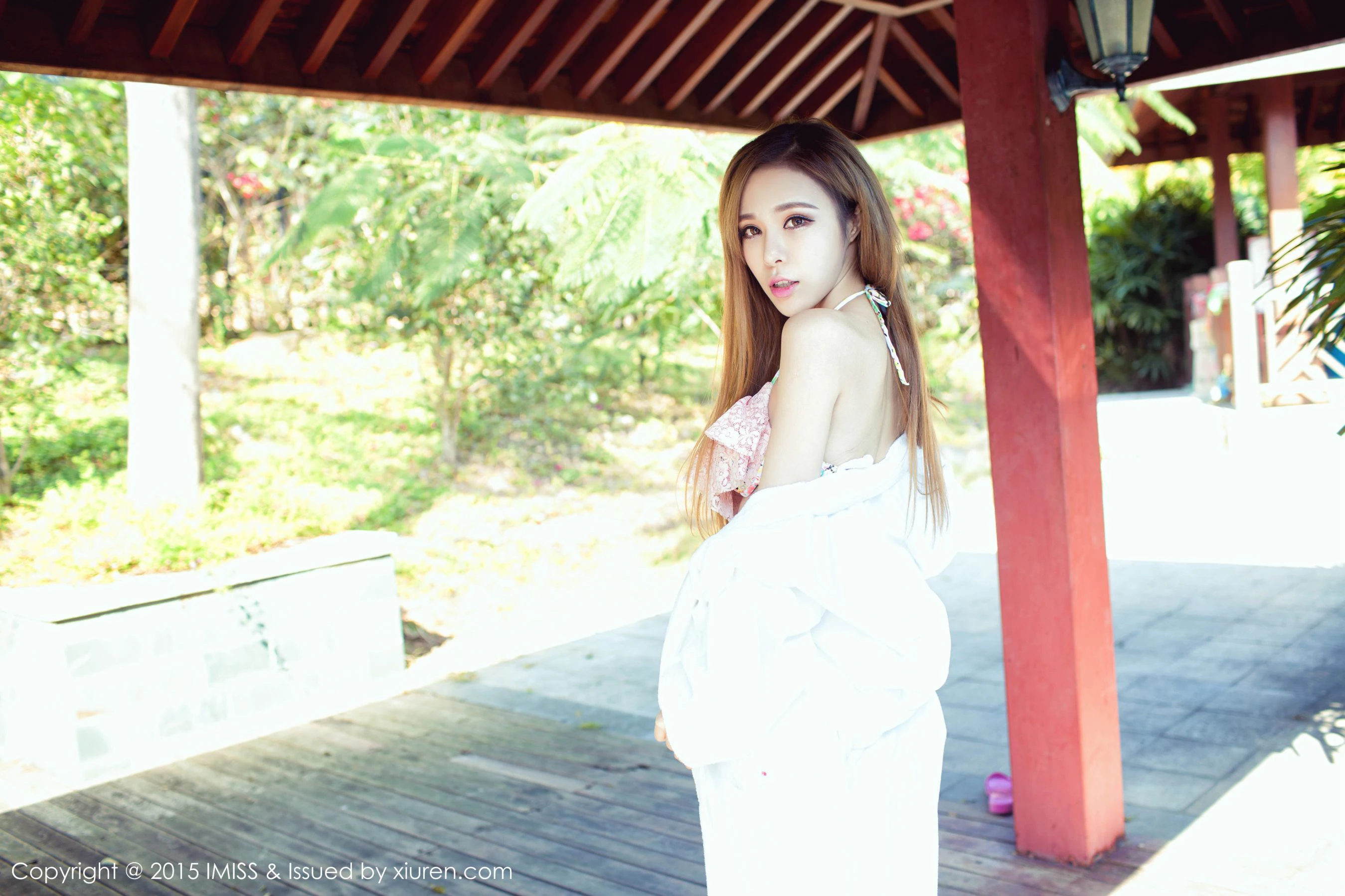 重庆美女游潇潇《旅拍套图》 爱蜜社IMiss Vol.047第3张