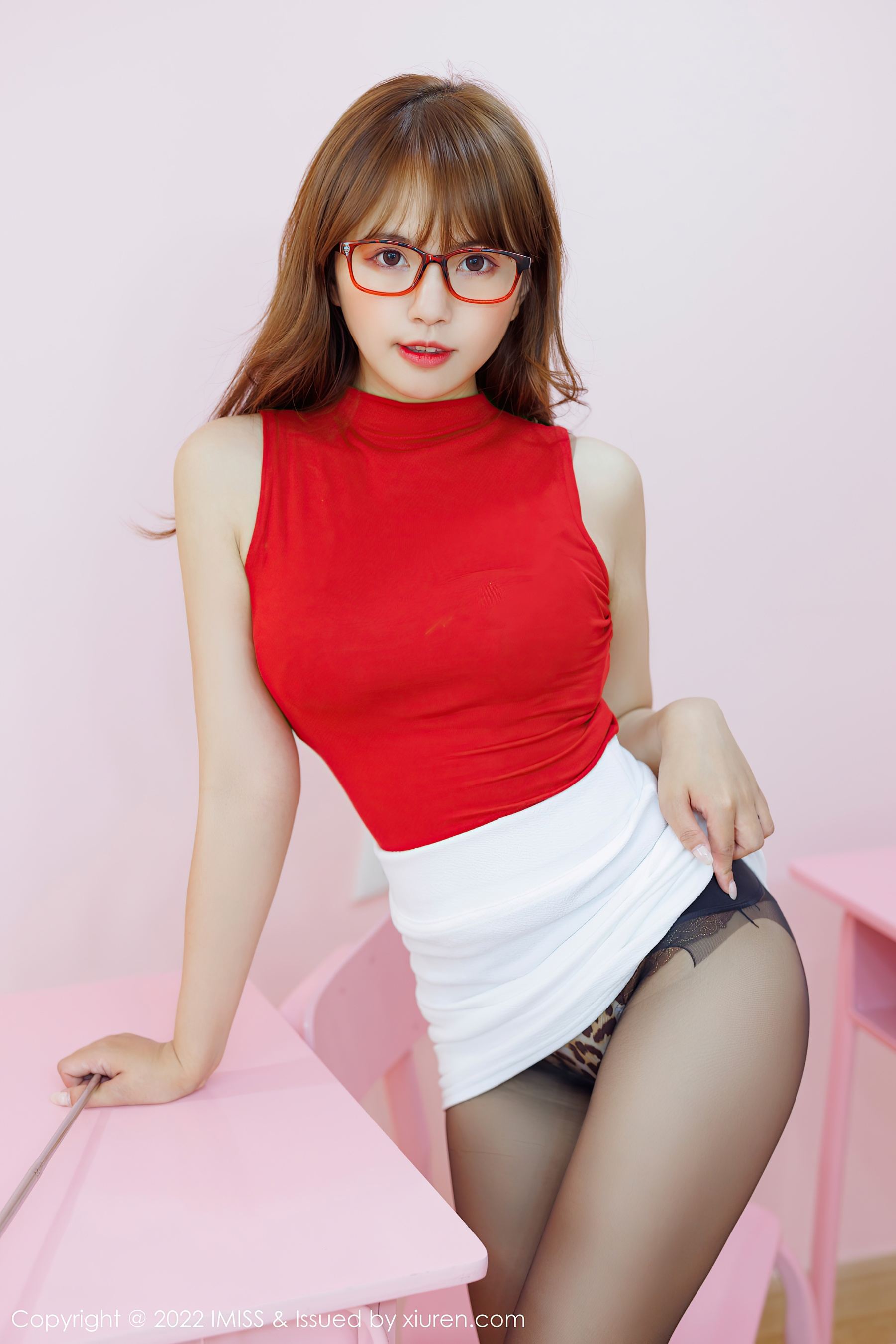 爱蜜社 VOL.670 张思允Nice 穿短裙丝袜的性感老师第22张