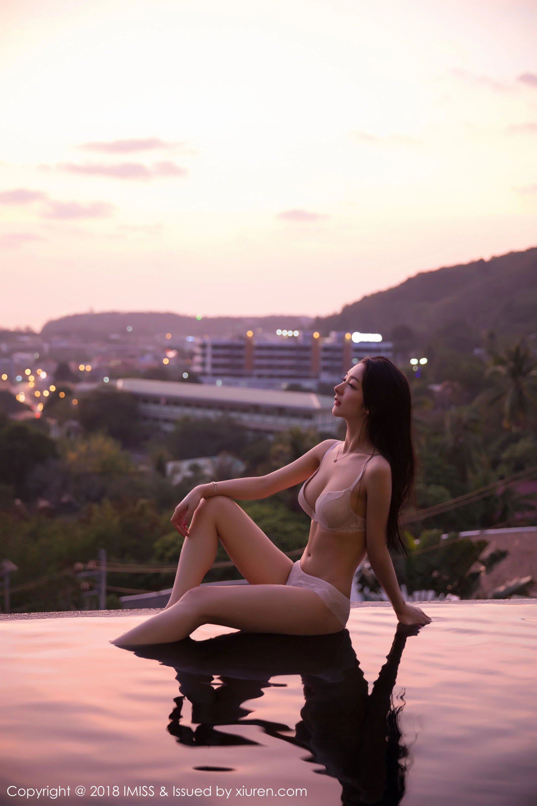 模特@小热巴《最爱的性感腰线》 爱蜜社IMiss Vol.241第16张