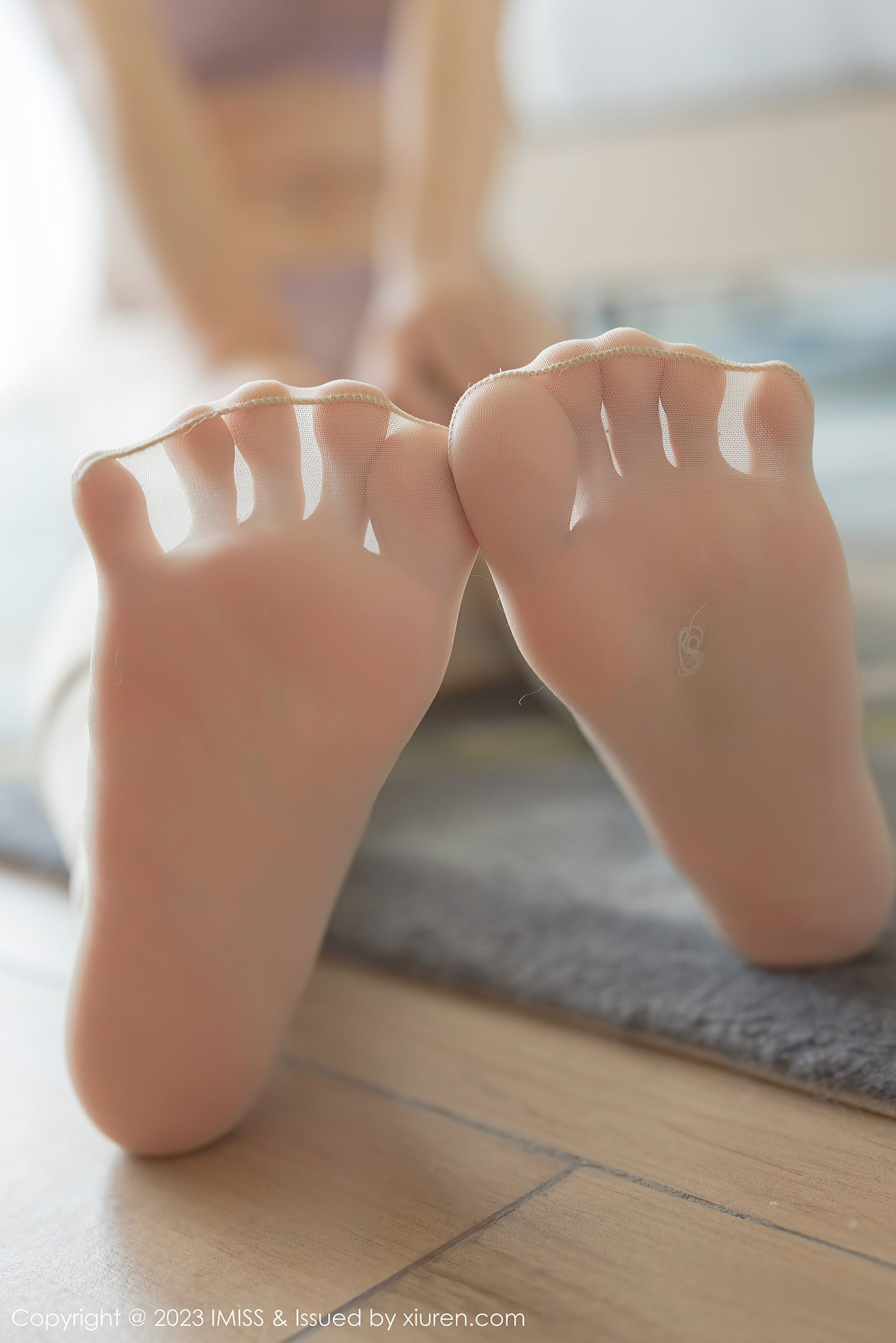 爱蜜社 VOL.728 九月生__ 短裙美腿第9张