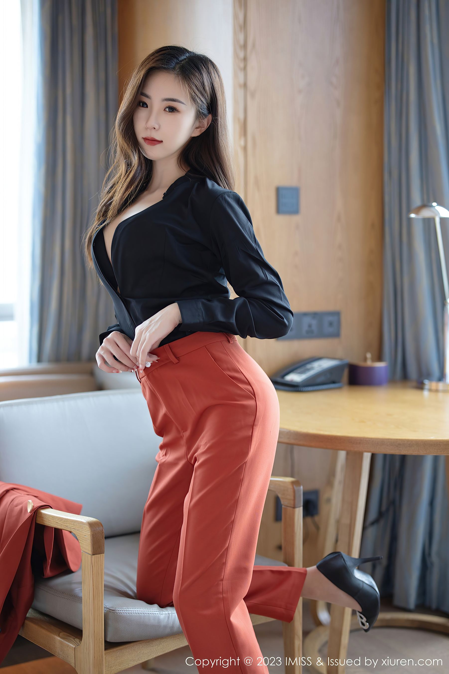 爱蜜社 VOL.717 杨紫嫣candy 制服美腿第2张