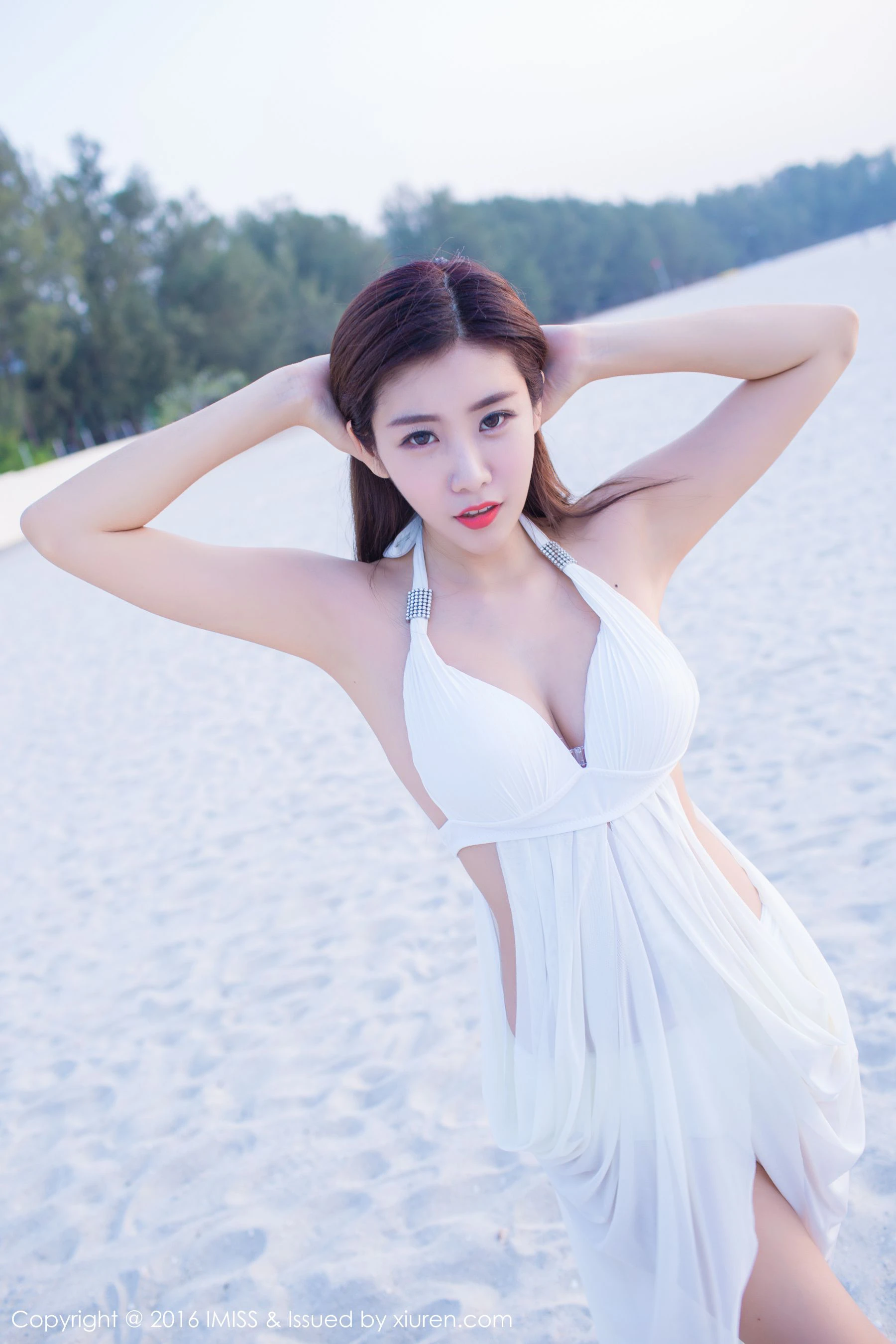 程小烦不烦《粉色装扮+白色裙子外拍》 爱蜜社IMiss Vol.086第9张