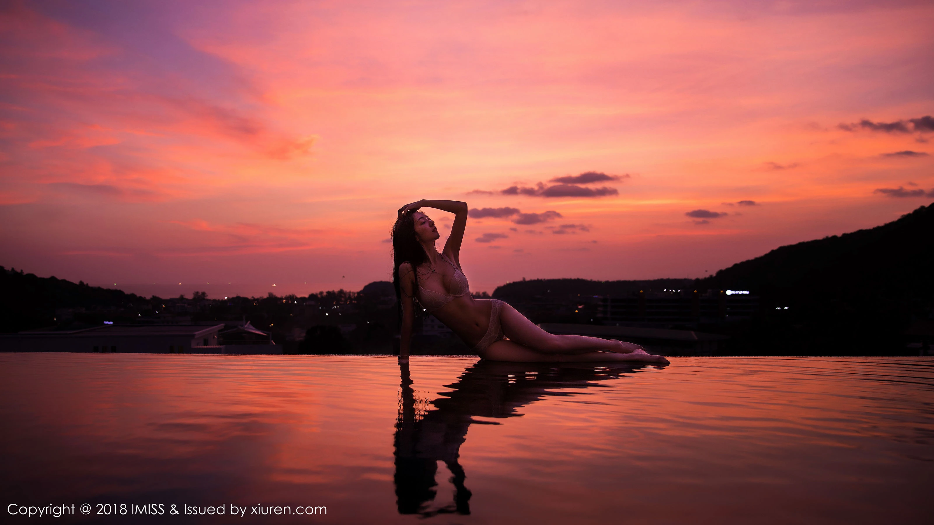 模特@小热巴《最爱的性感腰线》 爱蜜社IMiss Vol.241第15张