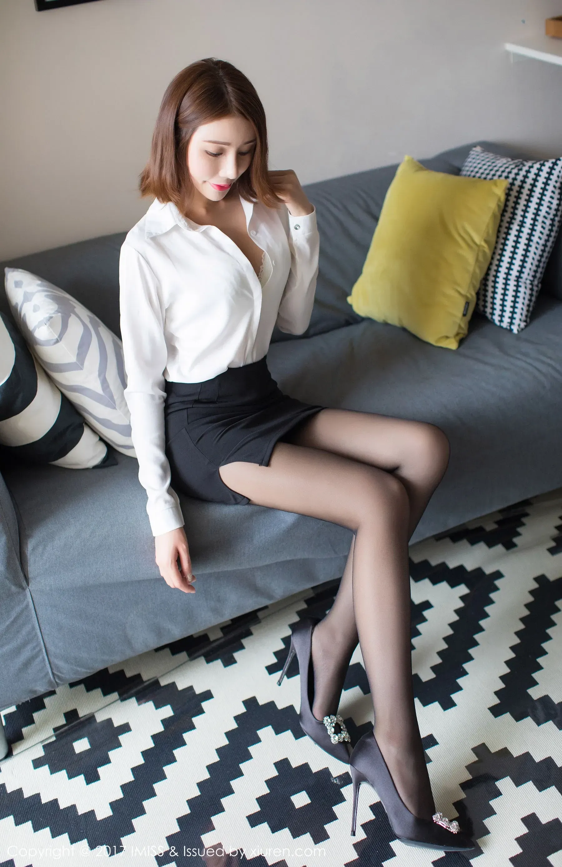 Savina《OL制服搭配黑丝美腿系列》 爱蜜社IMiss Vol.193第2张