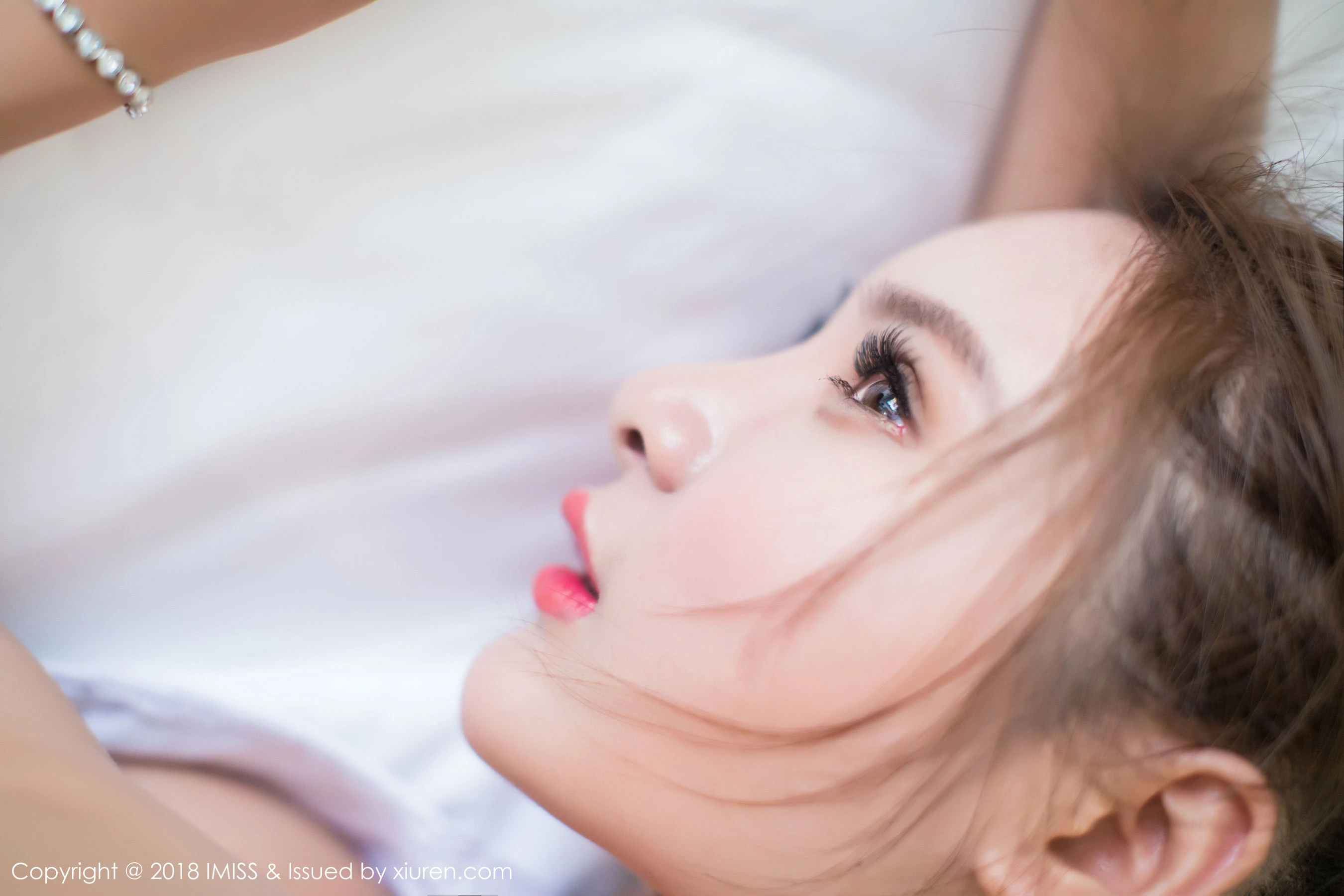 女神@SOLO-尹菲《丝袜美腿》 爱蜜社IMiss Vol.245第13张