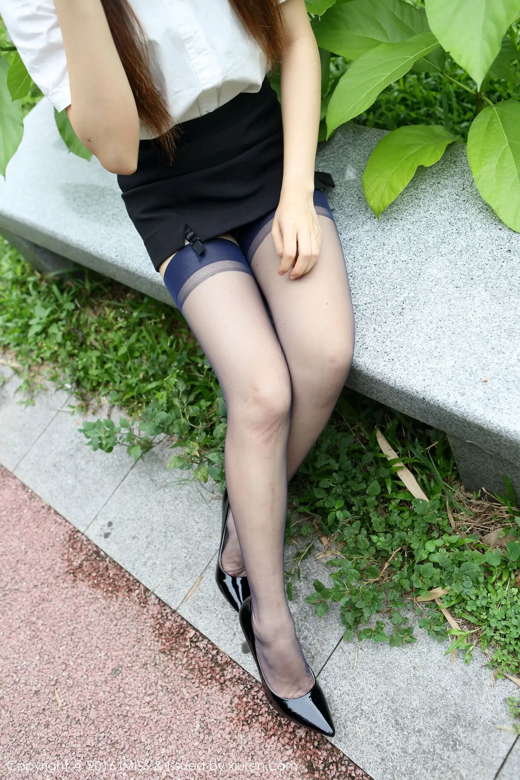 Winki丝姬《OL丝袜美腿街拍+旗袍丝袜系列》 爱蜜社IMiss Vol.098第23张