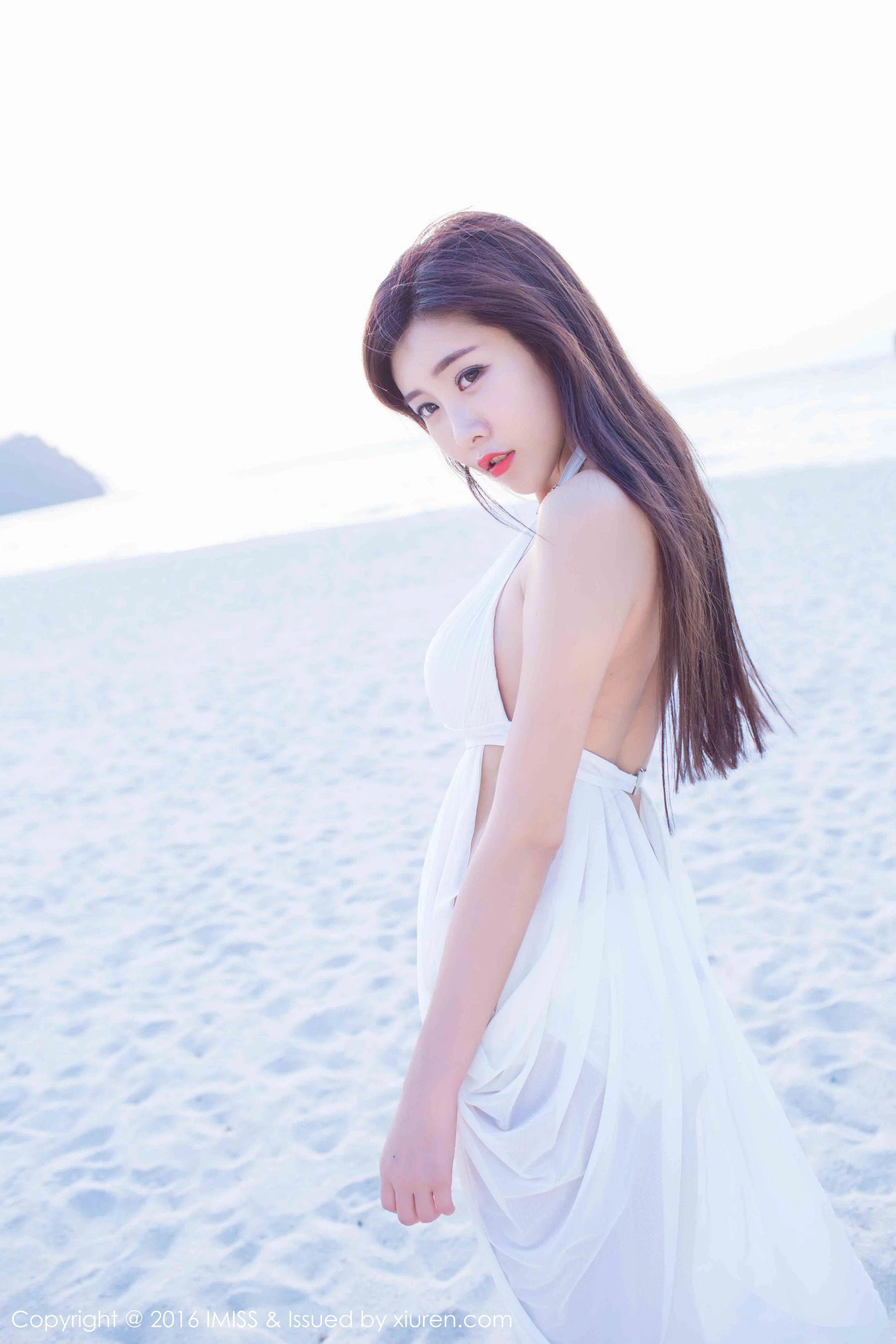 程小烦不烦《粉色装扮+白色裙子外拍》 爱蜜社IMiss Vol.086第7张