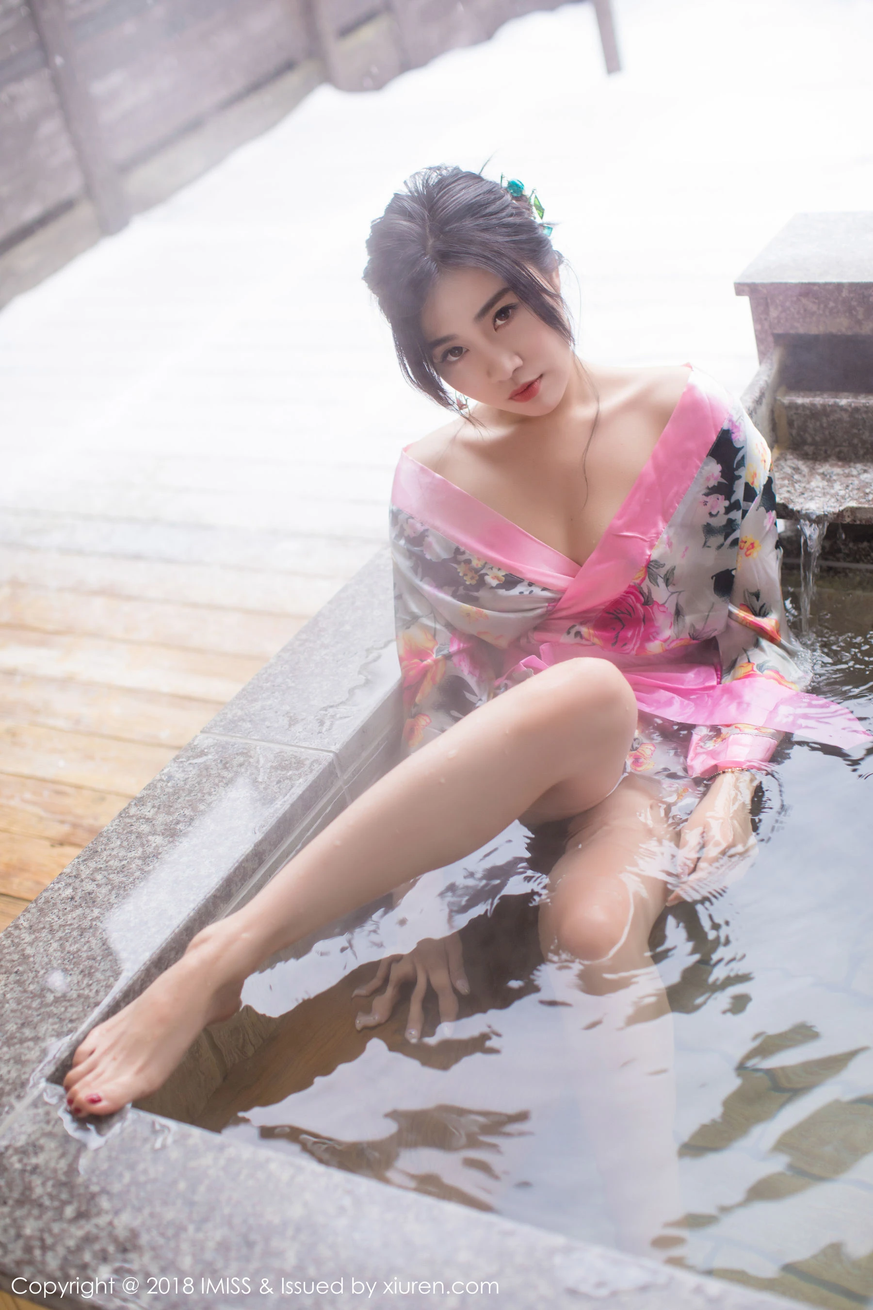 许诺Sabrina《浴池和服+蕾丝美腿》 爱蜜社IMiss Vol.221第3张