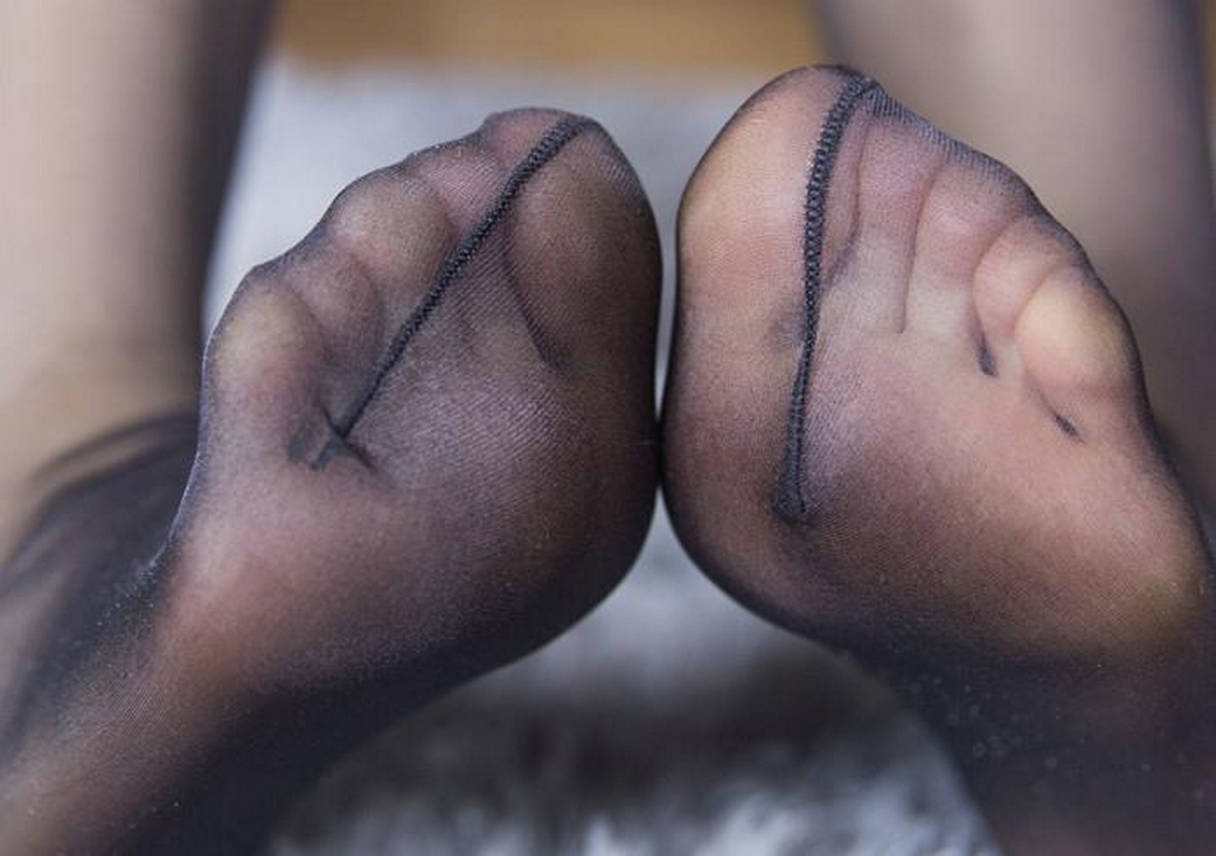 [ISHOW爱秀]NO.191 兔囡囡 红色抹胸衣加黑色丝袜美腿及紧身连体泳装性感私房写真集第1张