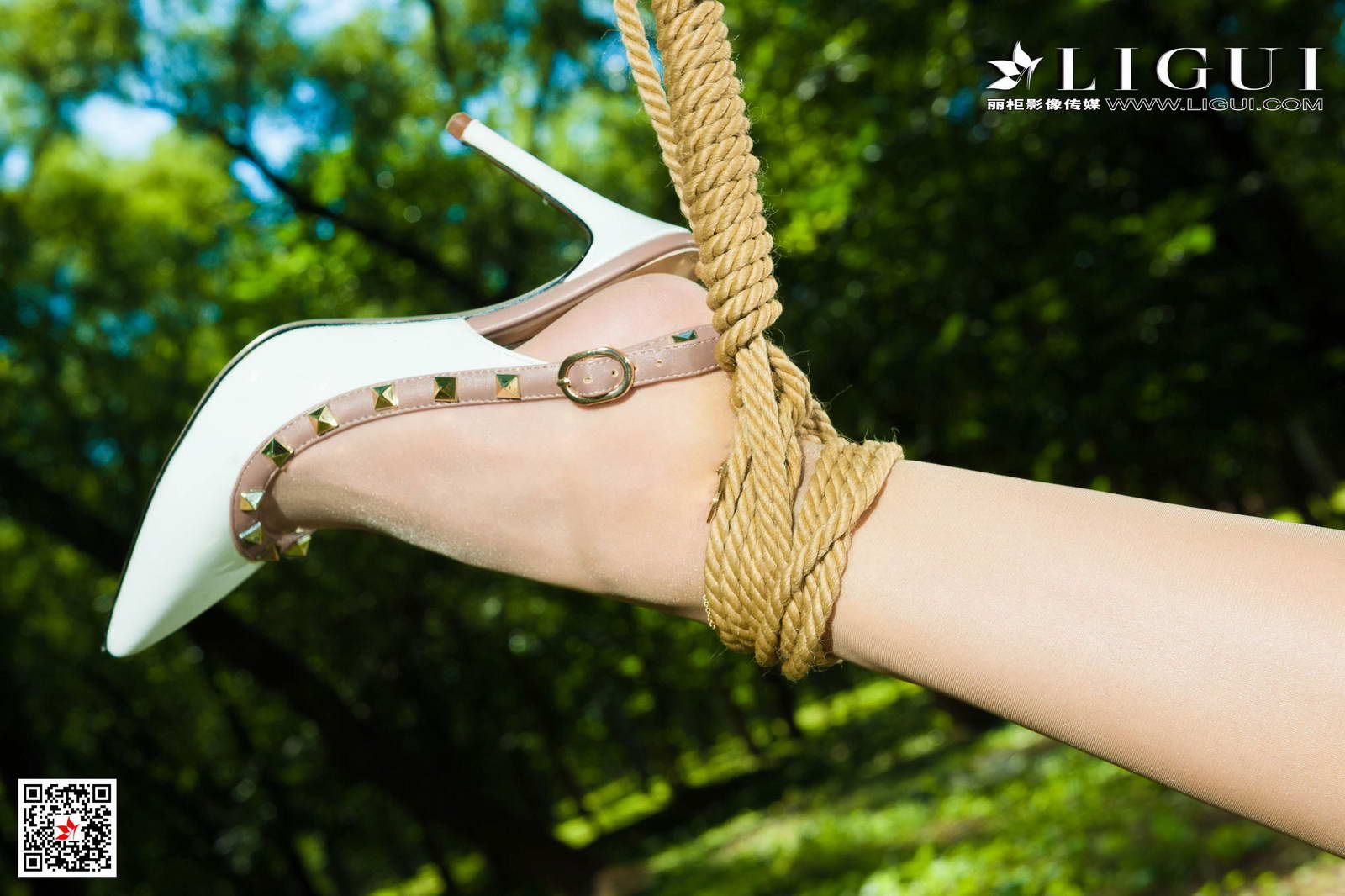 Ligui丽柜 2020.10.16《郊野无助的挣扎》白雪第1张