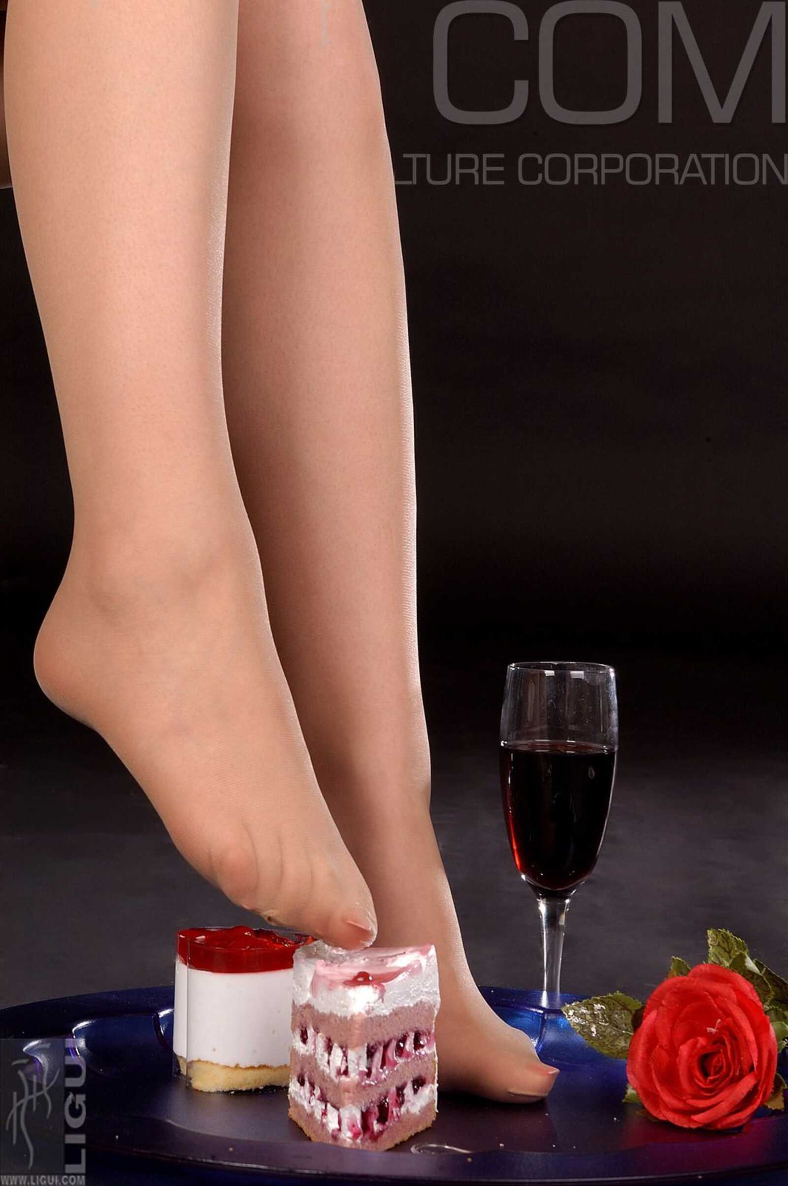 [丽柜LiGui] Model 慕子《美味的蛋糕》丝足写真集图第8张