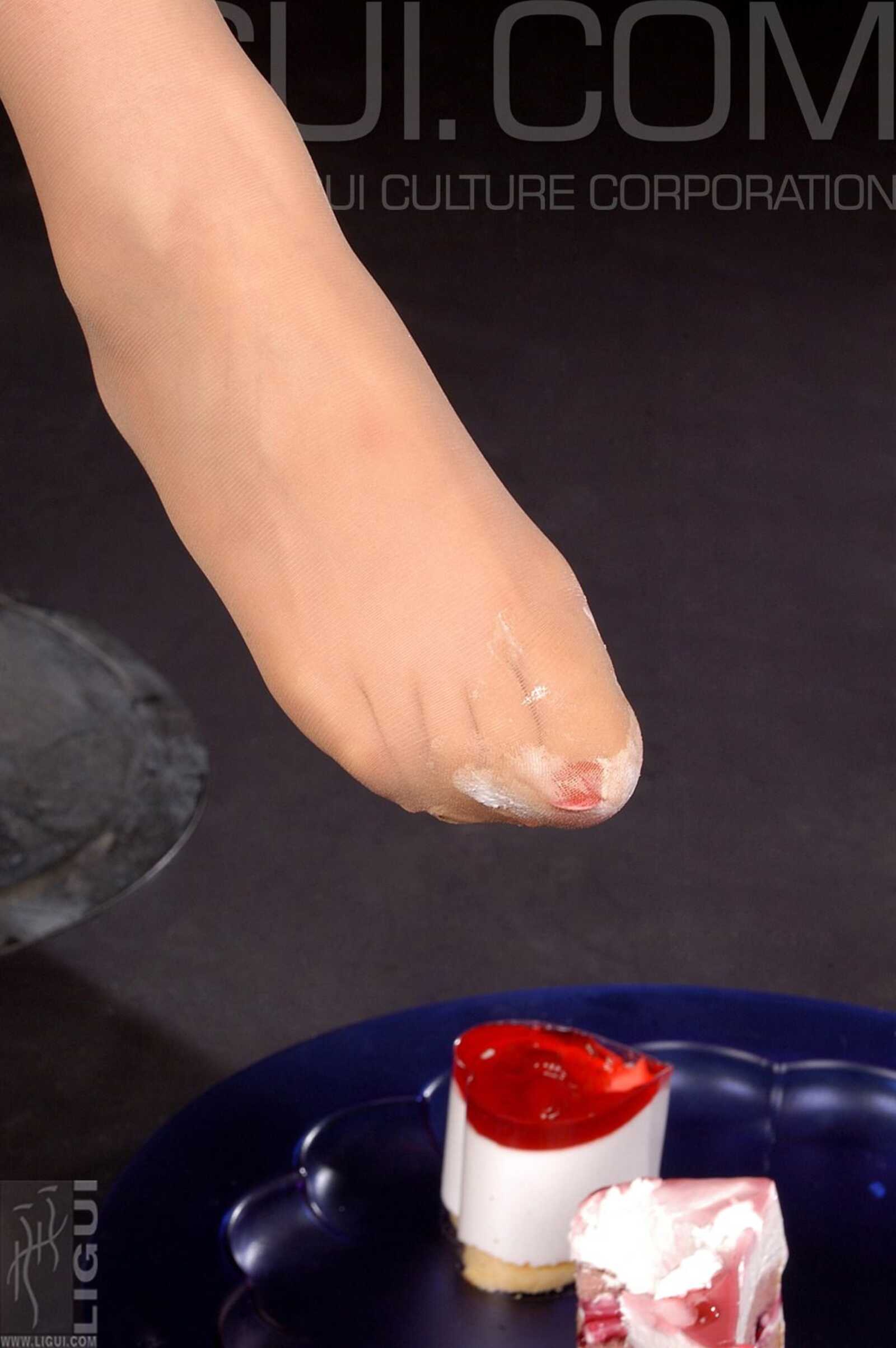 [丽柜LiGui] Model 慕子《美味的蛋糕》丝足写真集图第8张