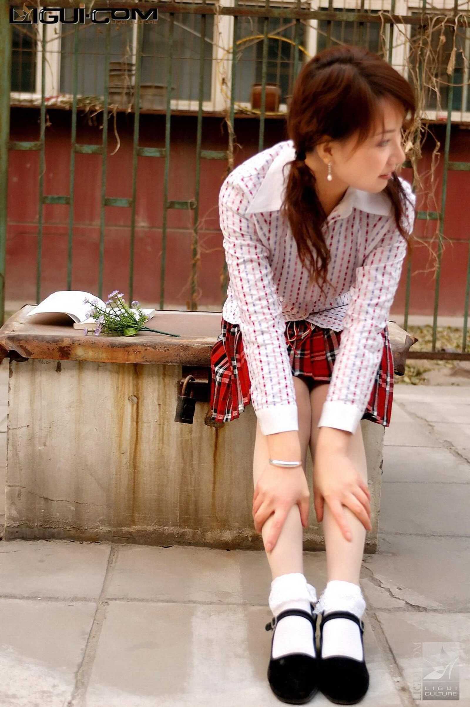 [丽柜LiGui] Model 英子《初恋布鞋女孩》丝足写真图第4张