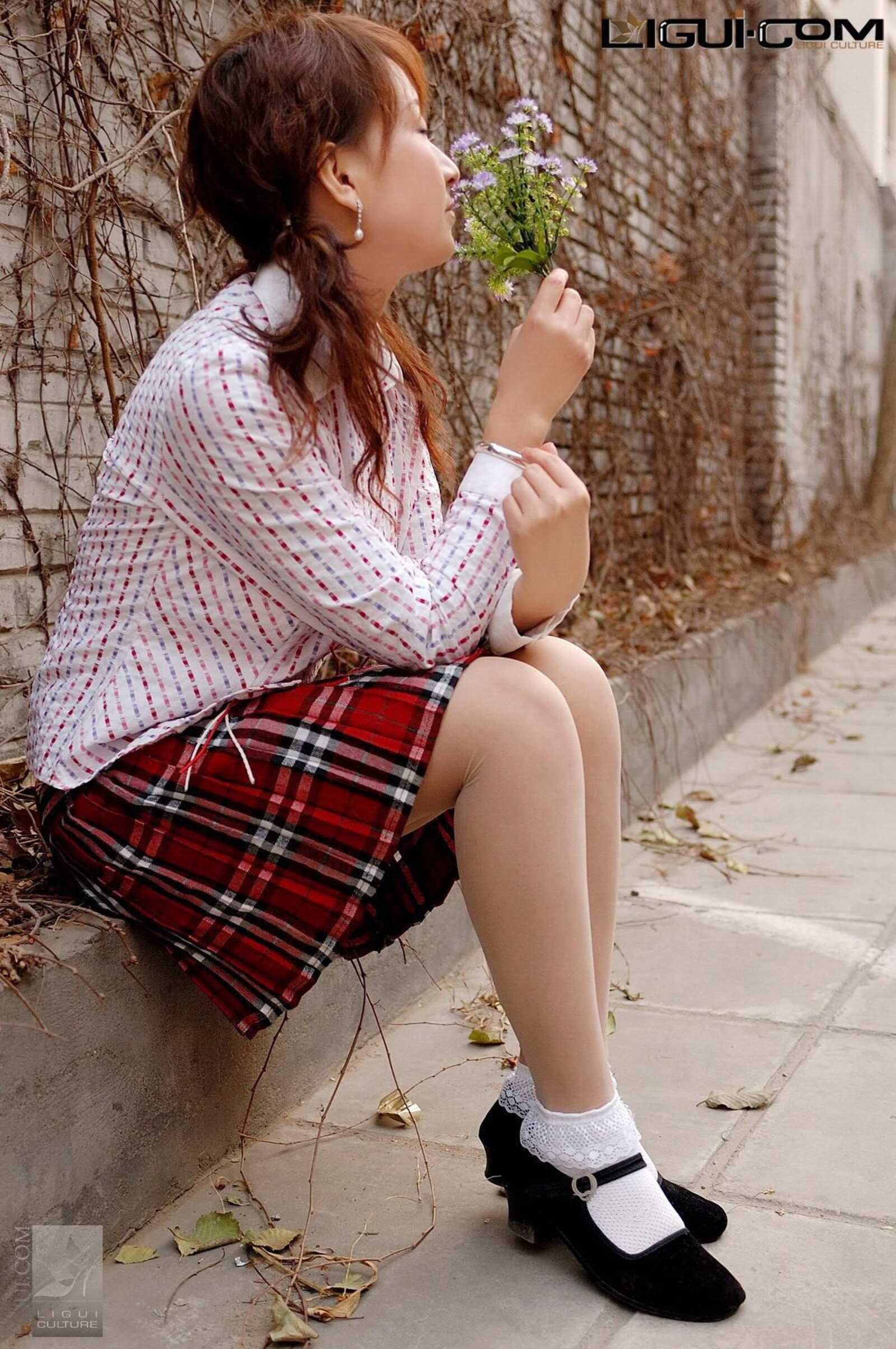 [丽柜LiGui] Model 英子《初恋布鞋女孩》丝足写真图第2张