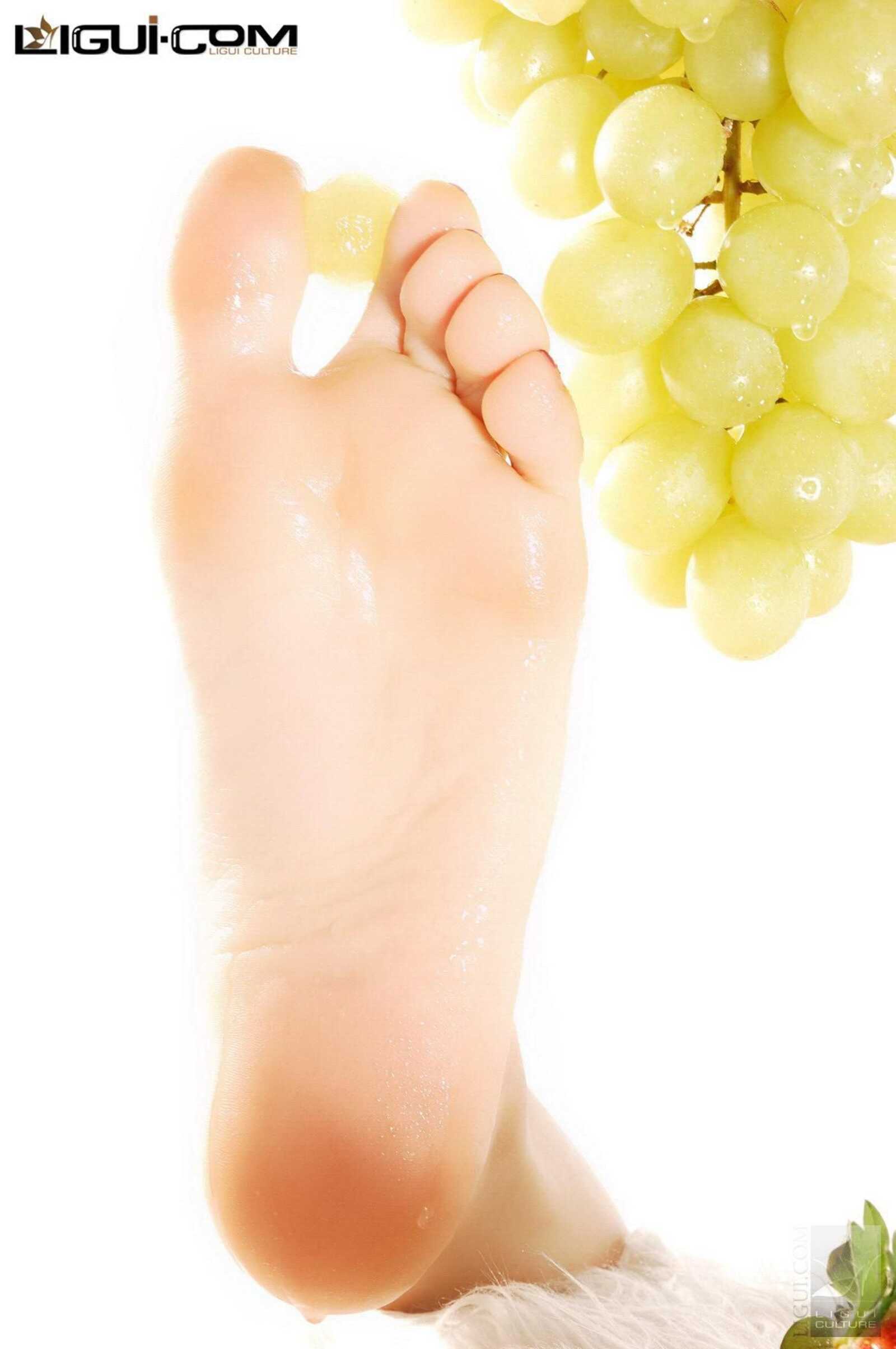 Model 雯雯《秀脚可餐》 [丽柜LiGui] 美足写真图片第5张