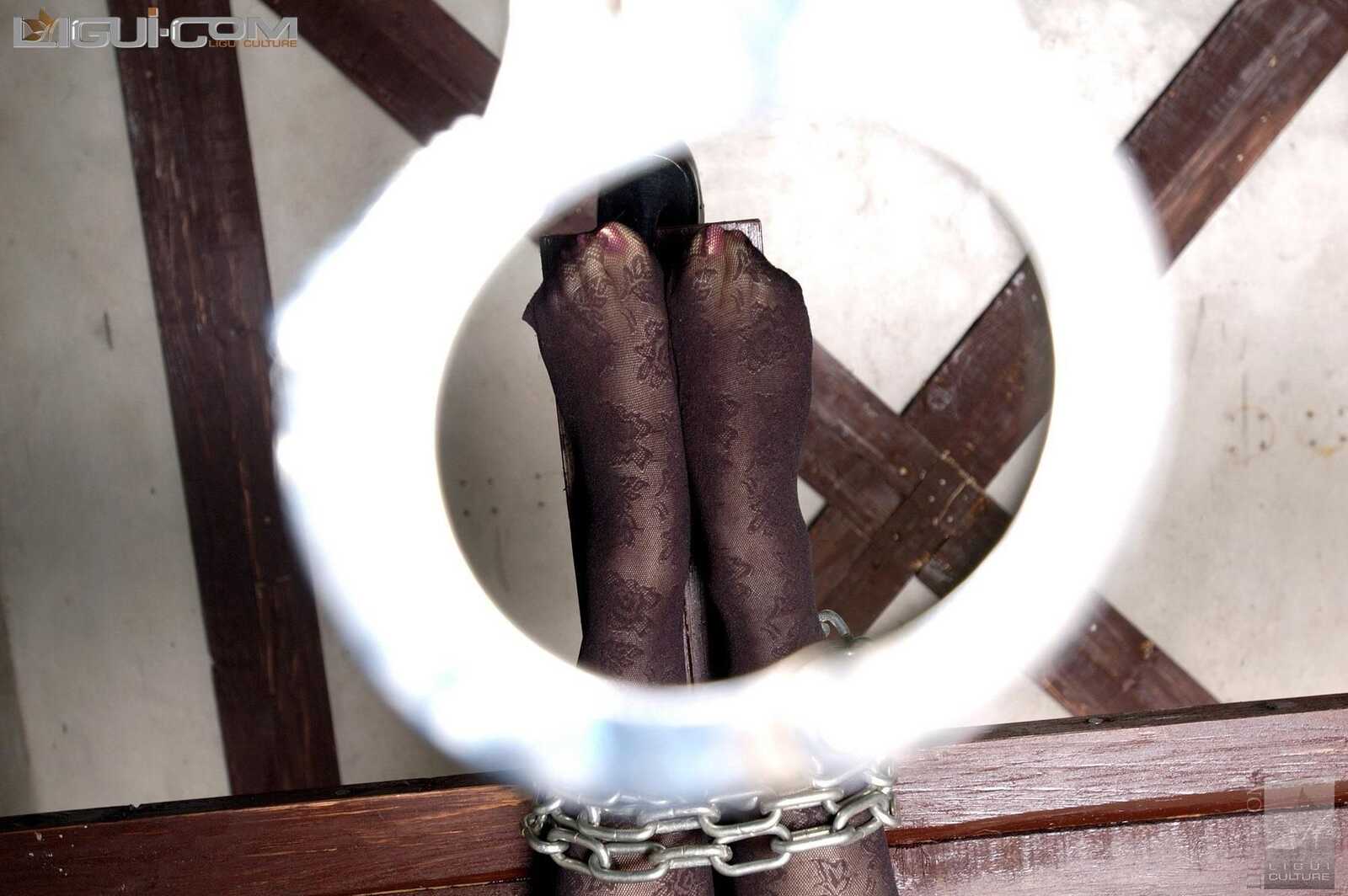 [丽柜美束LiGui] Model 露露《黑丝镣铐》丝足写真图第10张