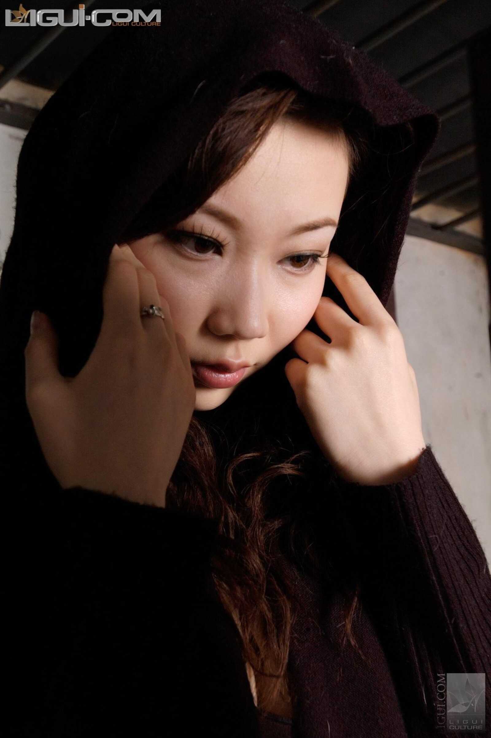 [丽柜美束LiGui] Model 露露《黑丝镣铐》丝足写真图第2张