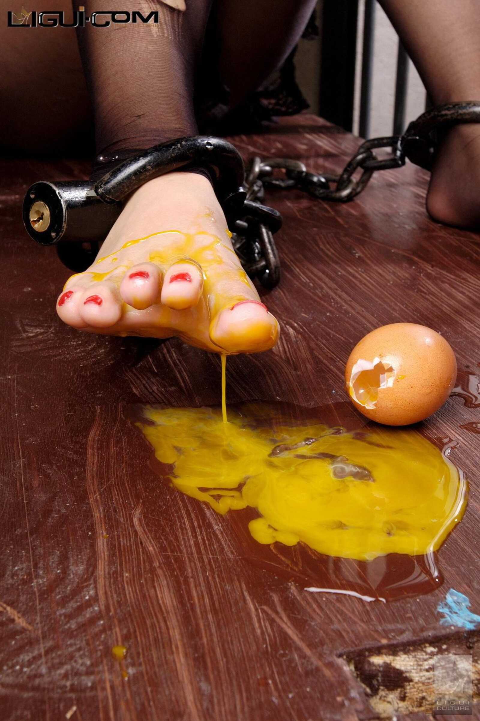 [丽柜美束LiGui] Model Saya《黑丝脚铐》丝足写真图第1张