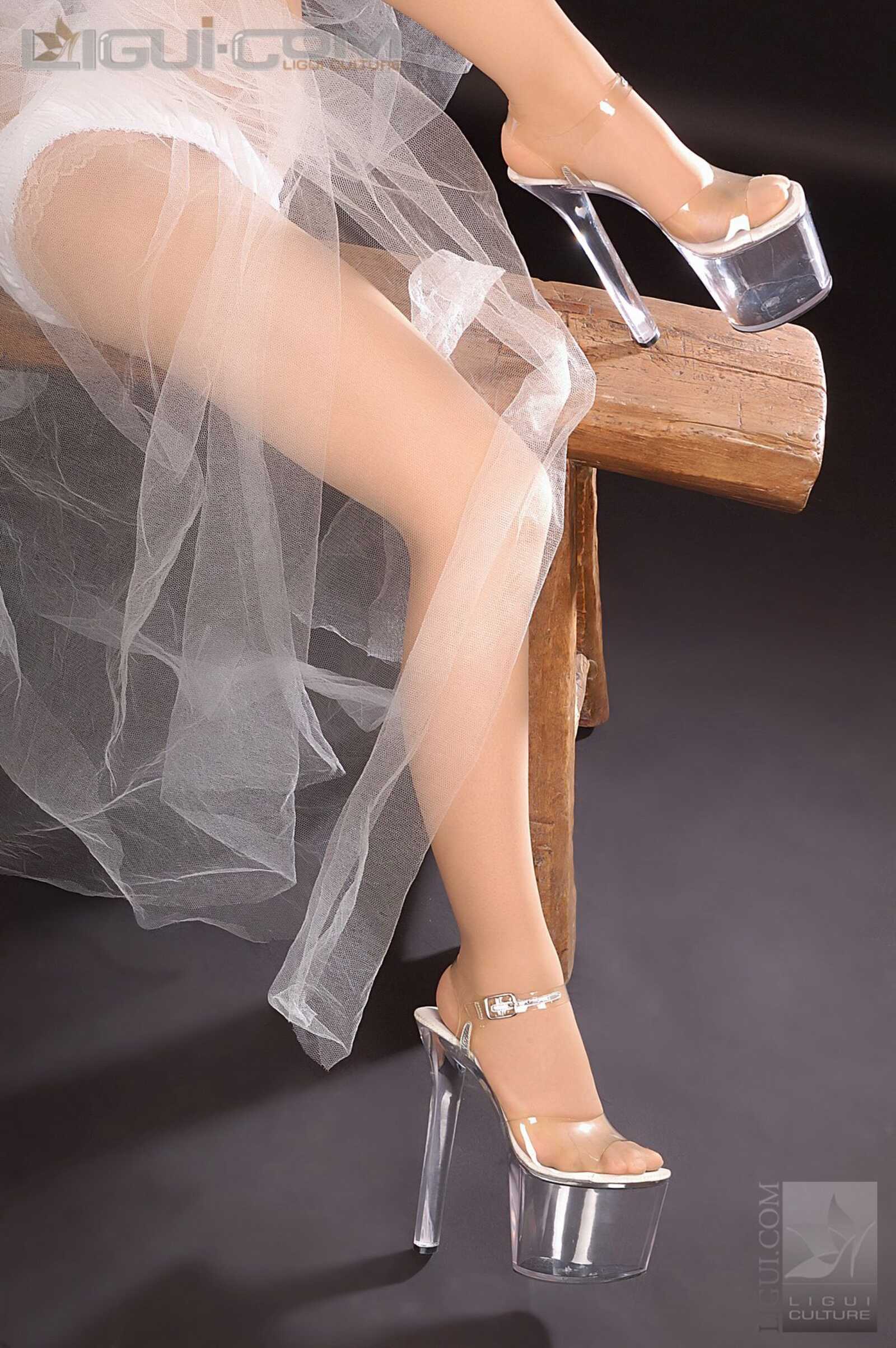 Model 玲玲《熟妇秀牌技 白纱凉高跟》 [丽柜LiGu第12张