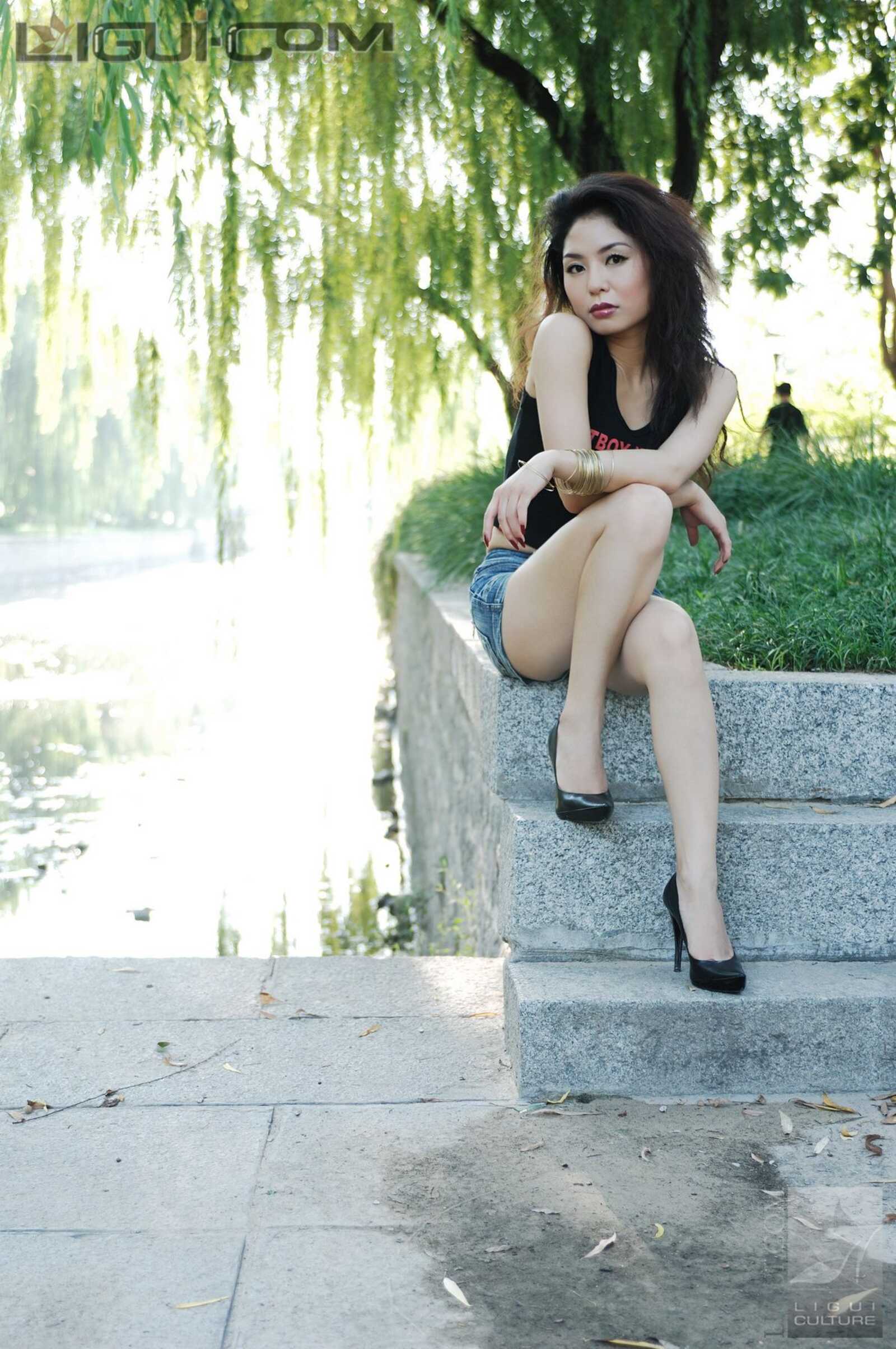 Model 冰清《牛仔和丝袜街拍》 [丽柜LiGui] 丝足写第9张