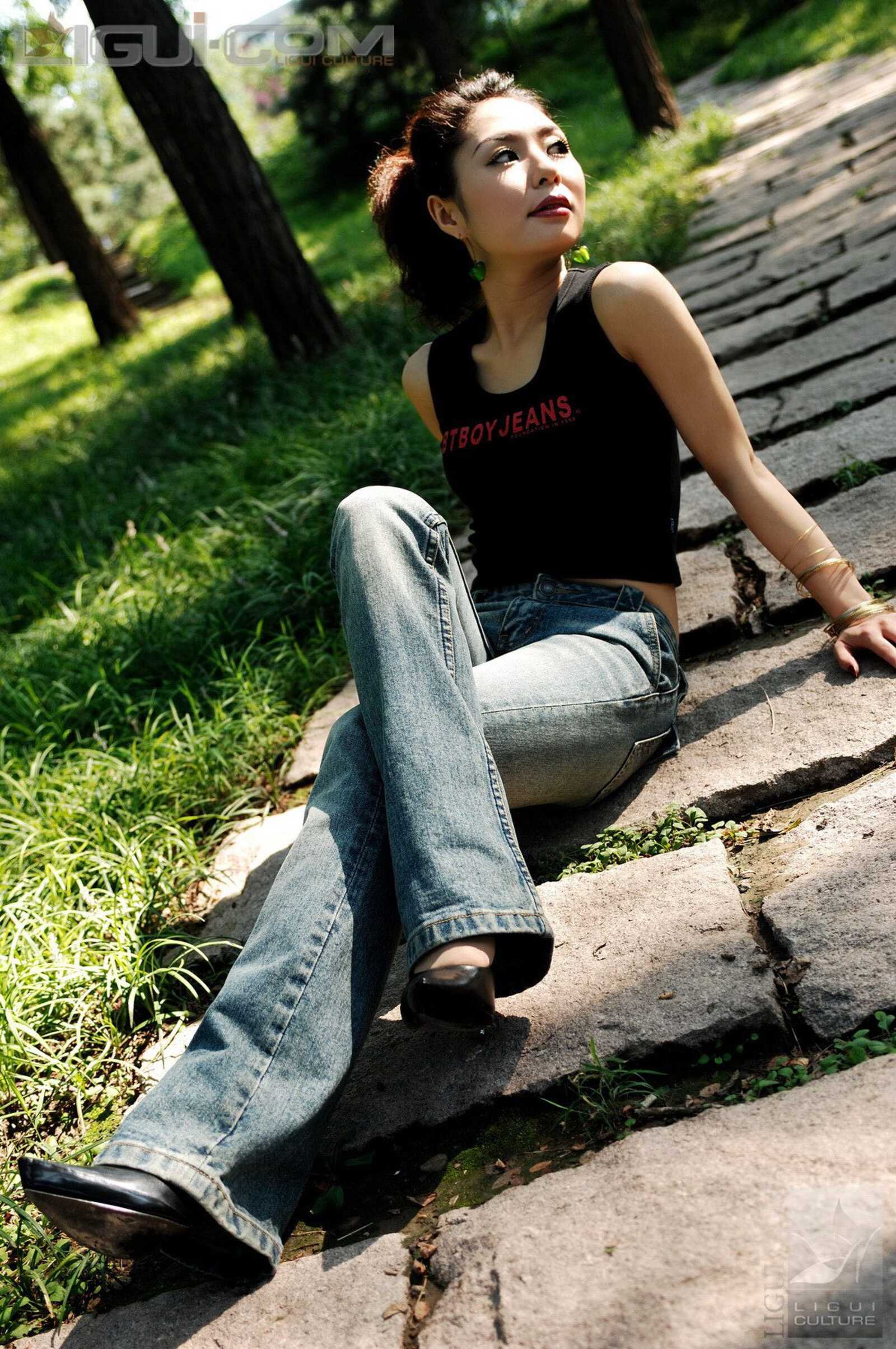 Model 冰清《牛仔和丝袜街拍》 [丽柜LiGui] 丝足写第7张