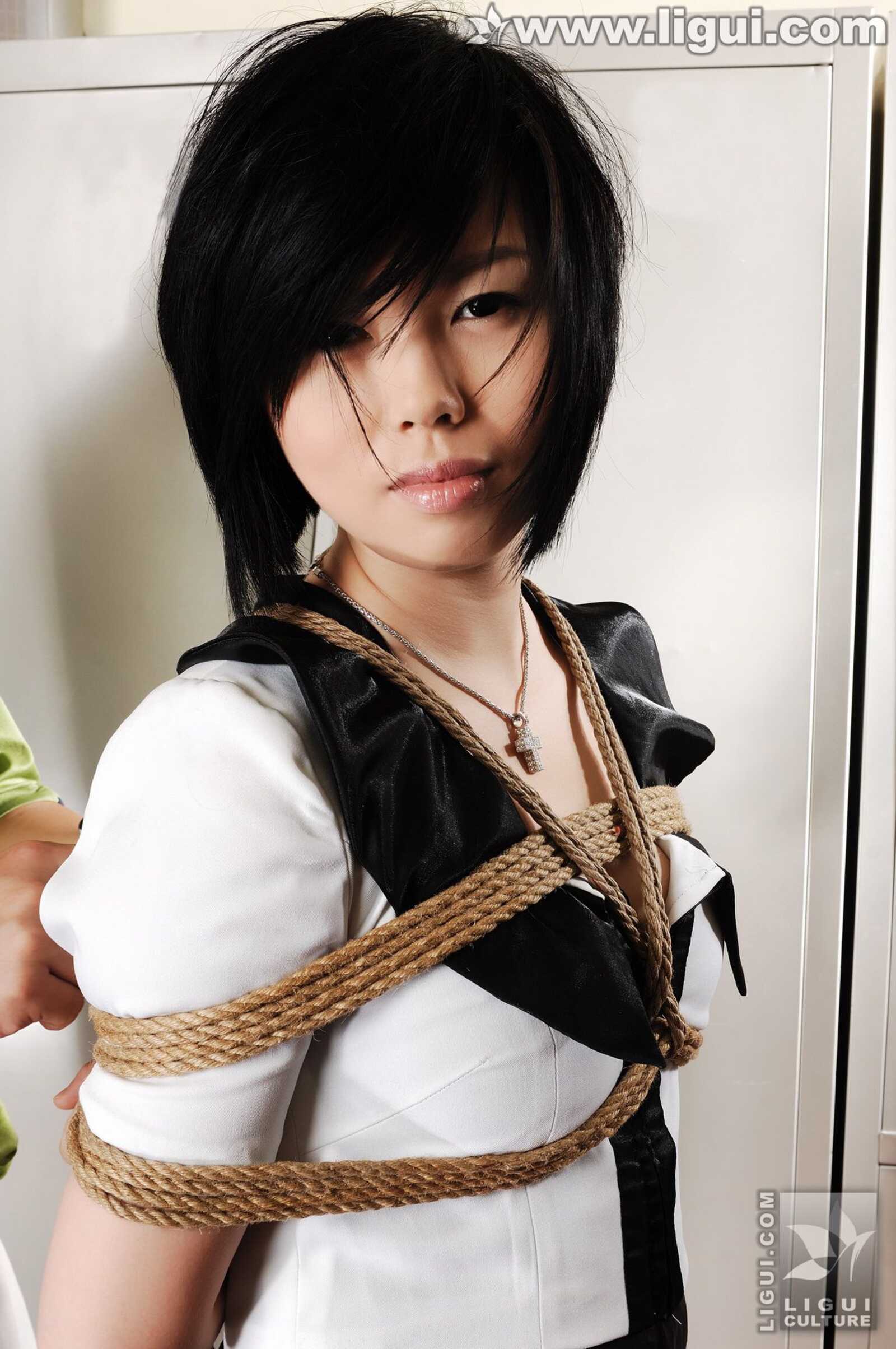 Model 慕子《换衣间风波之娇柔玉女“五花大绑”第12张