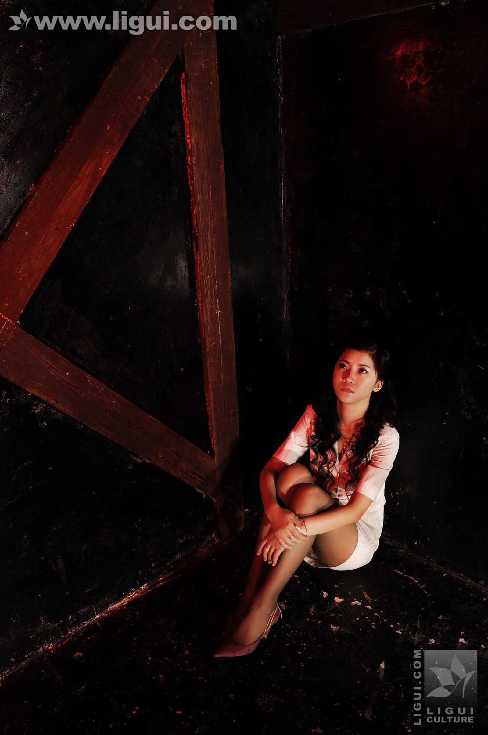 Model 卡鲁鲁《监狱麻绳吊绑制服女白领》 [丽柜美第10张