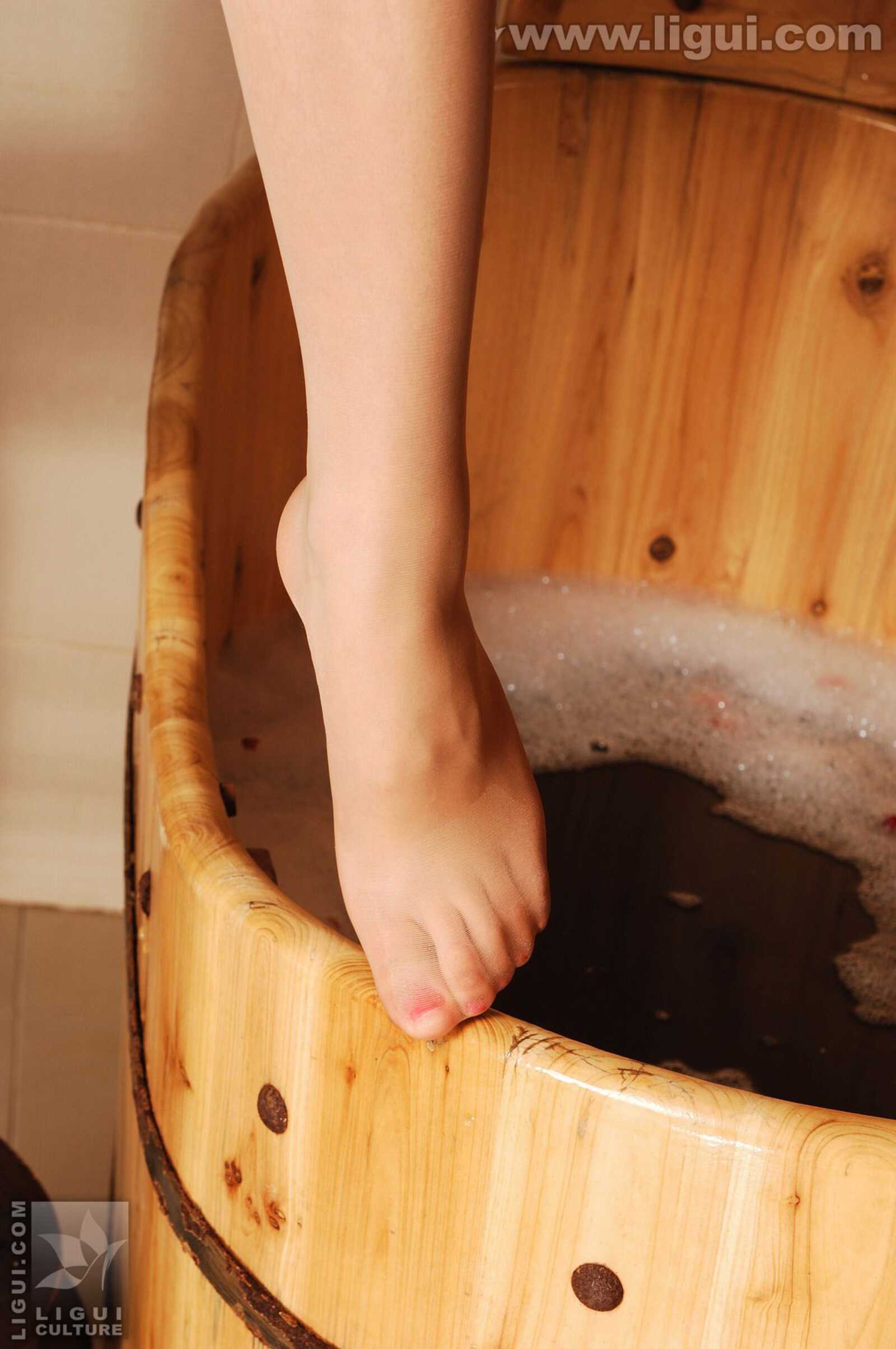 Model 伊园《浴室美眉光纤美足》 [丽柜LiGui] 丝足第5张