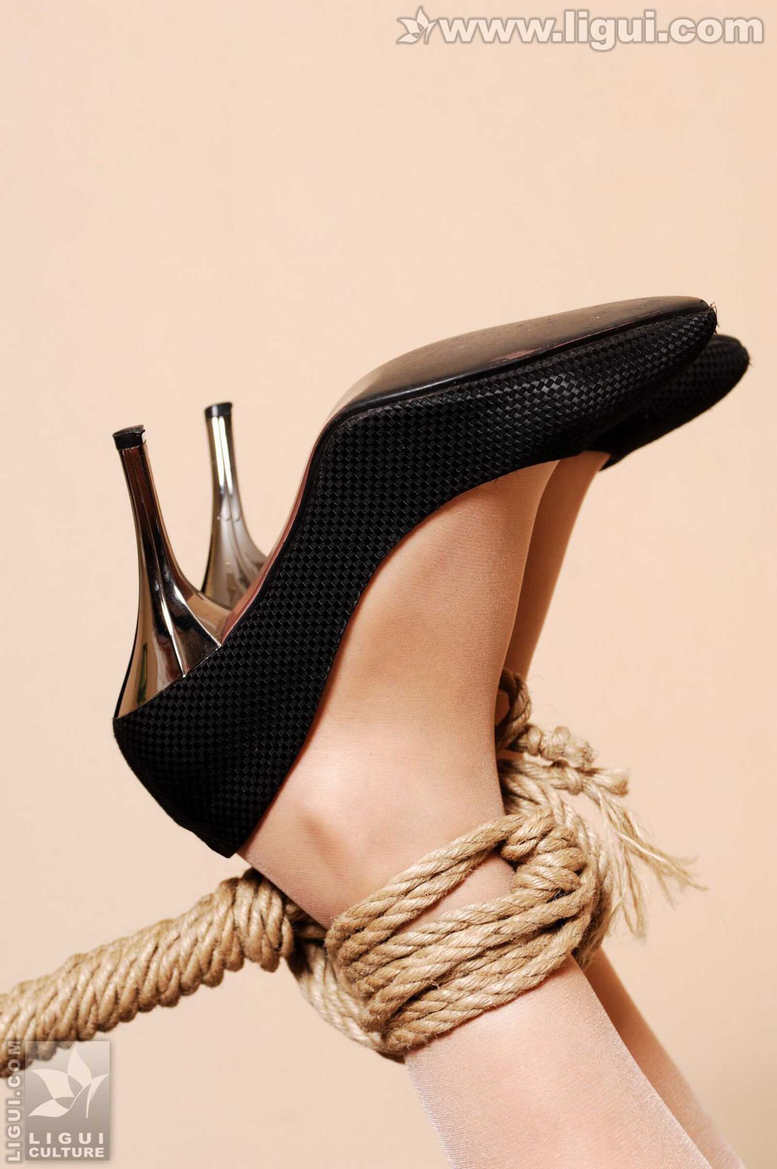 Model 梦娜《商务套间中的捆绑诱惑》 [丽柜美束第10张