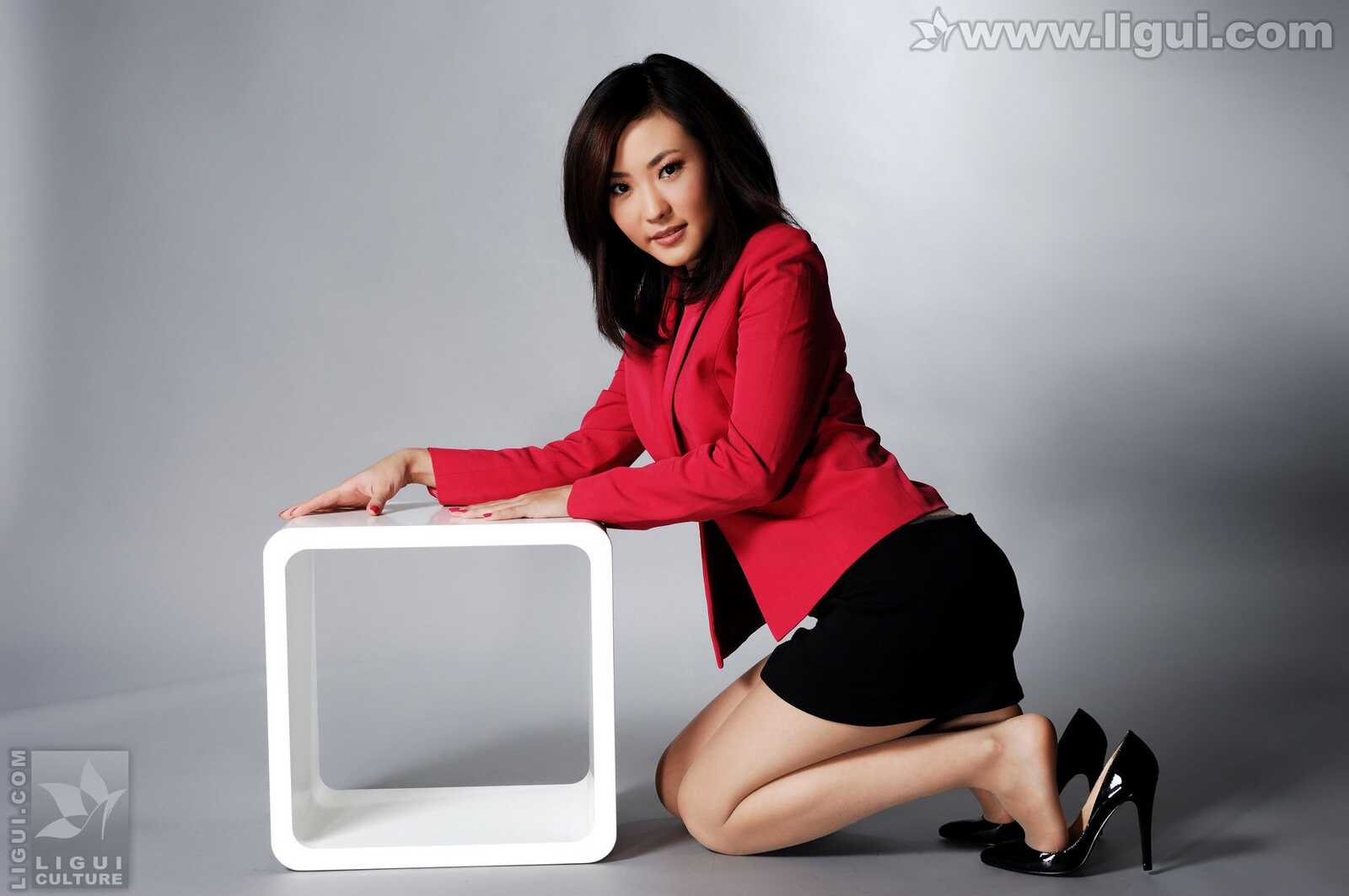 Model CoCo《职业装下的高跟魅力风姿》 [丽柜LiGu第2张